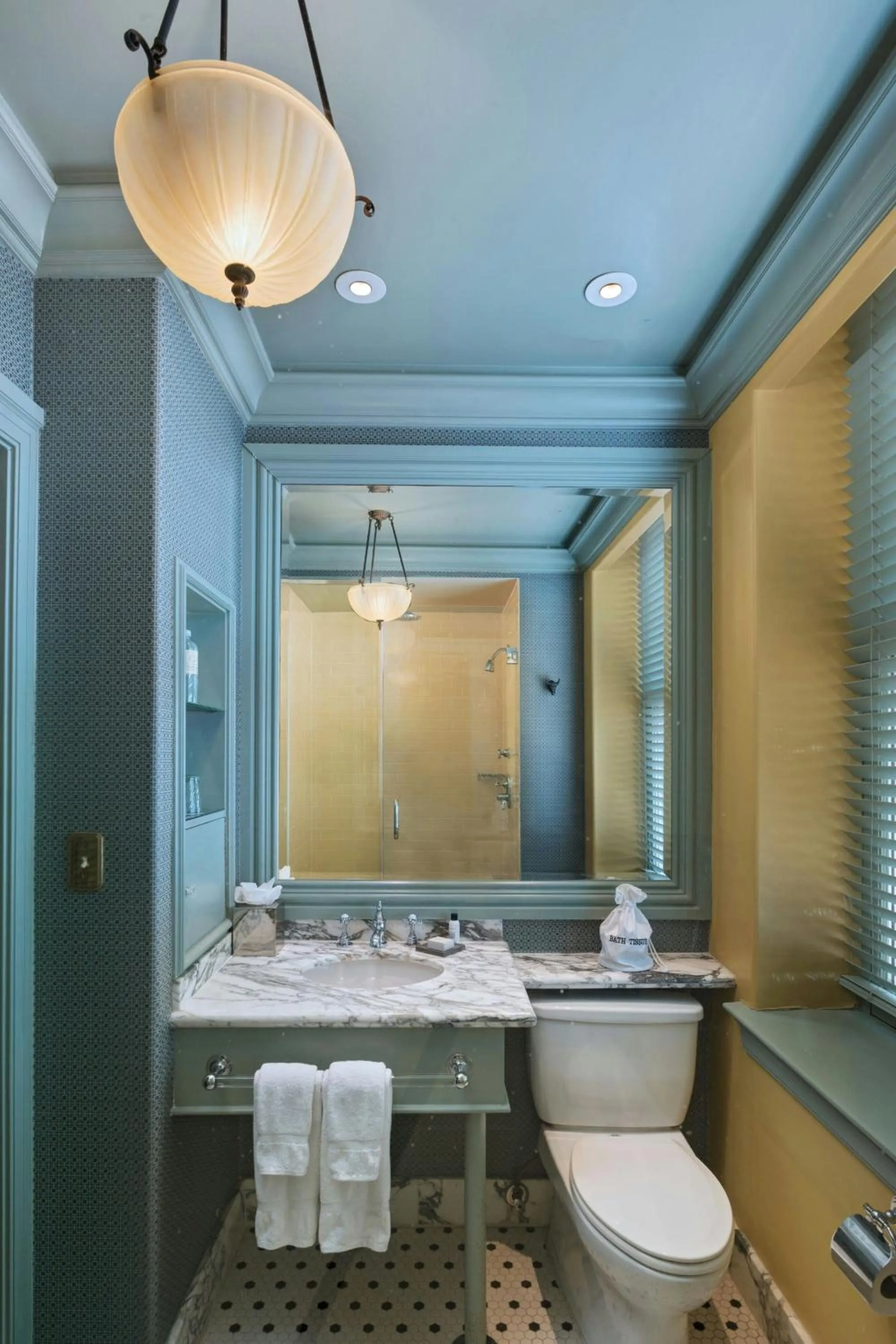 Bathroom in Hotel ICON, Autograph Collection