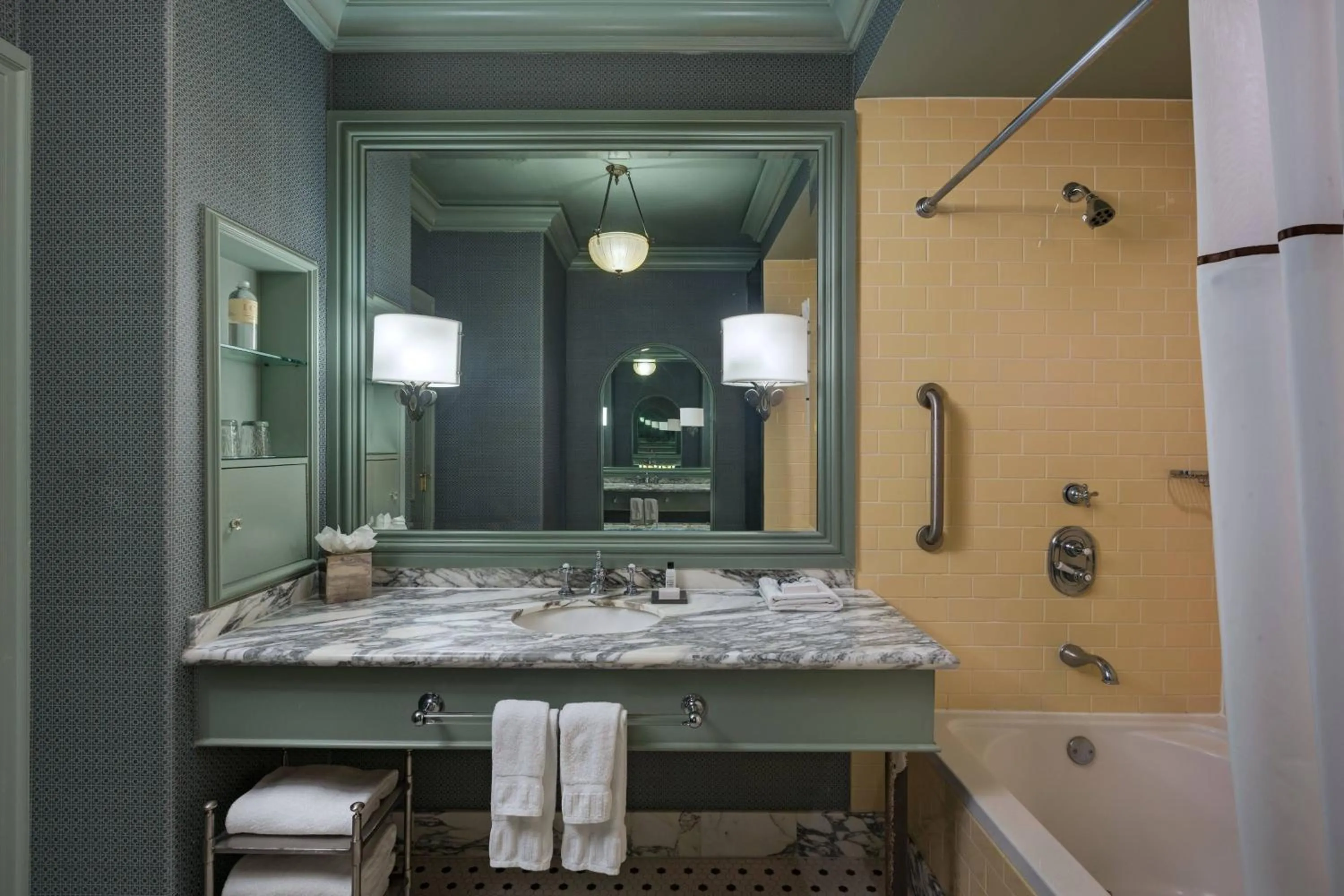 Bathroom in Hotel ICON, Autograph Collection