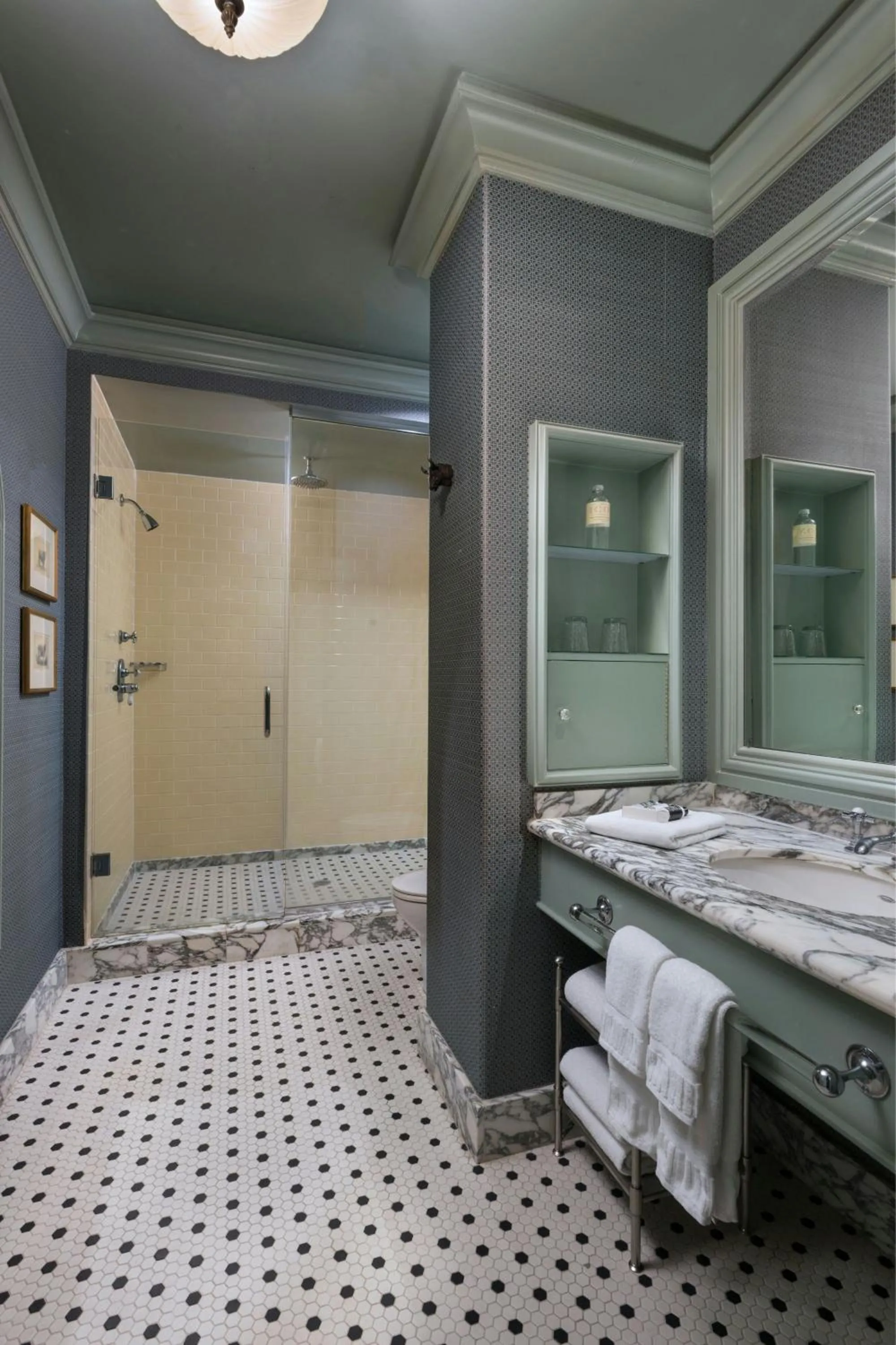 Bathroom in Hotel ICON, Autograph Collection