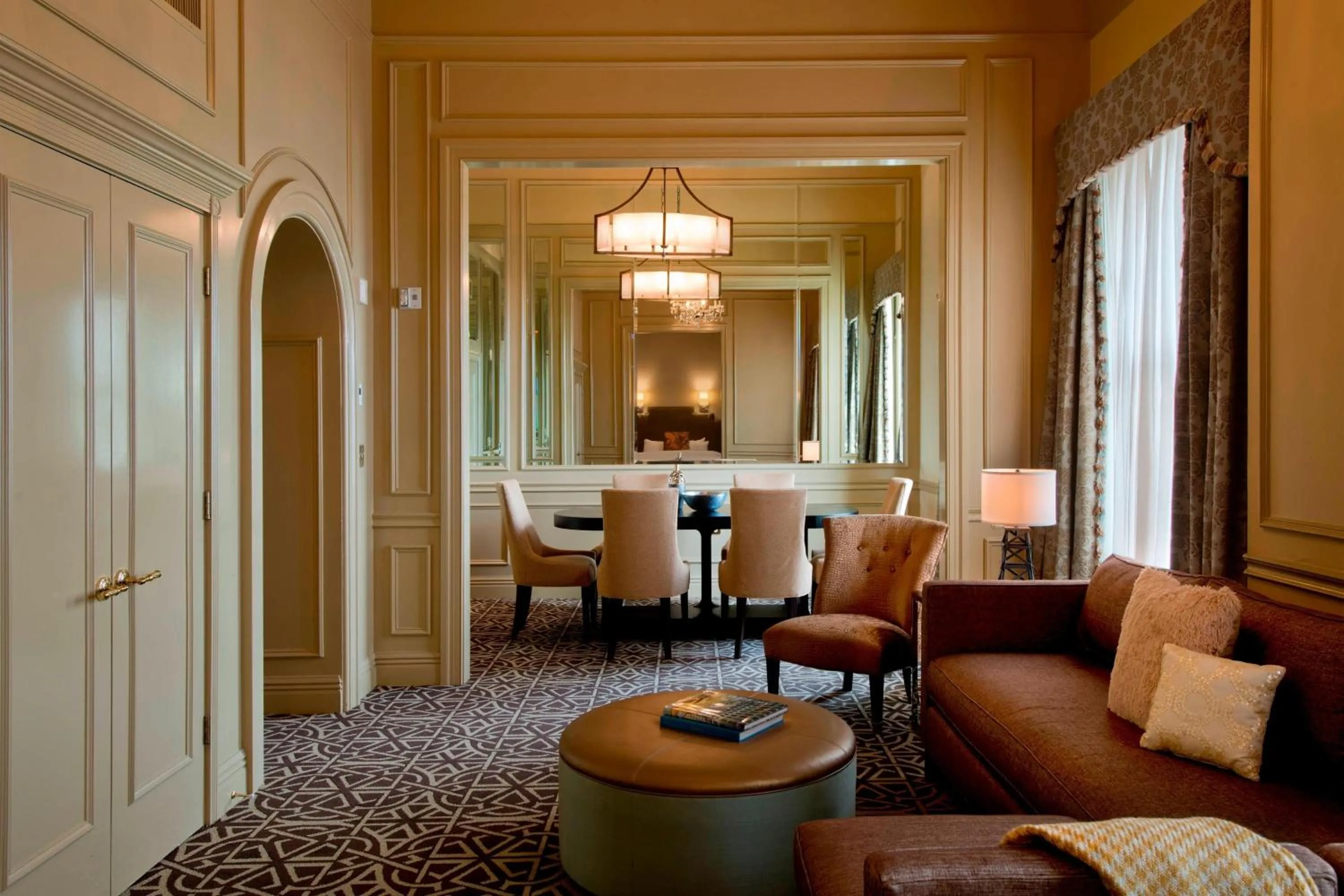 Living room in Hotel ICON, Autograph Collection