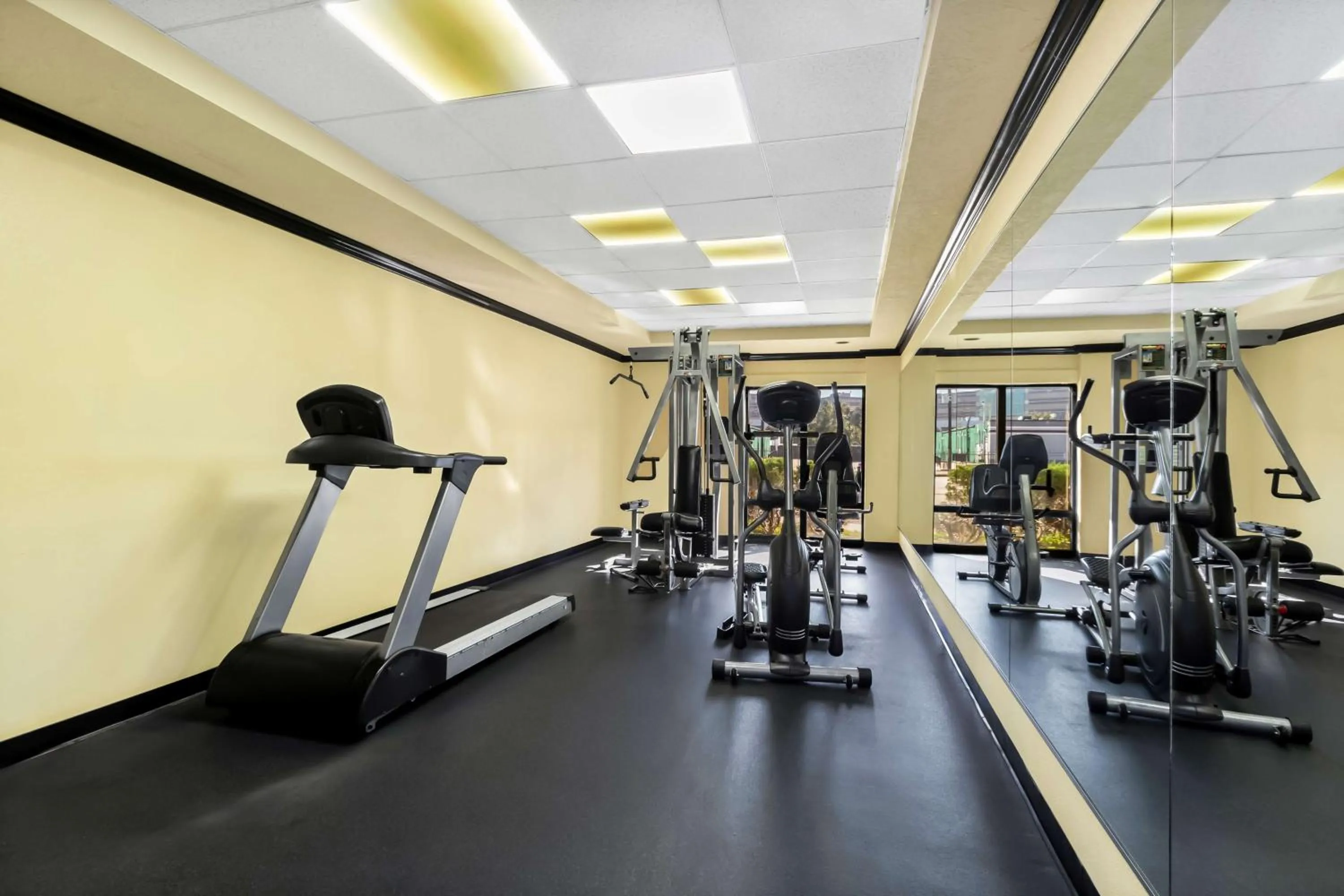 Fitness centre/facilities in Sonesta Essential NW Houston