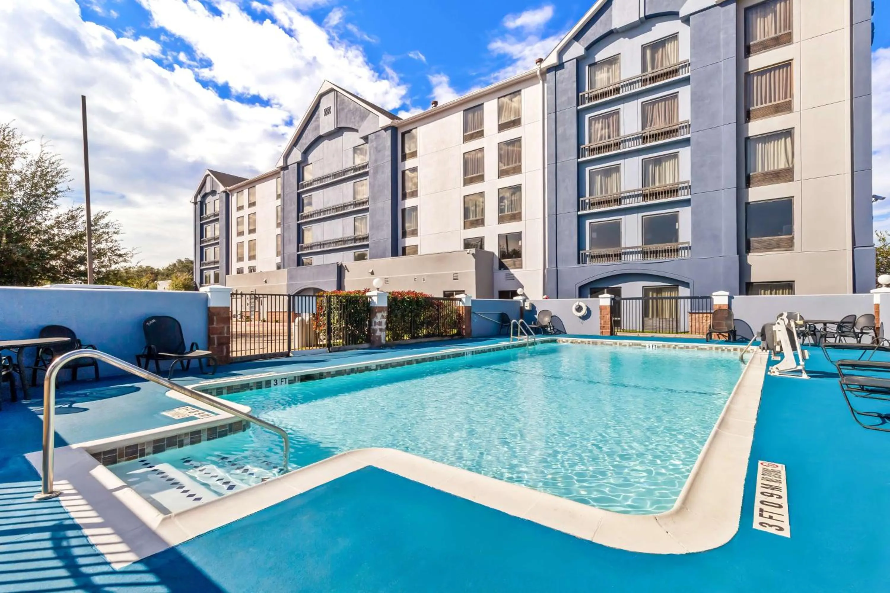 Pool view in Sonesta Essential NW Houston