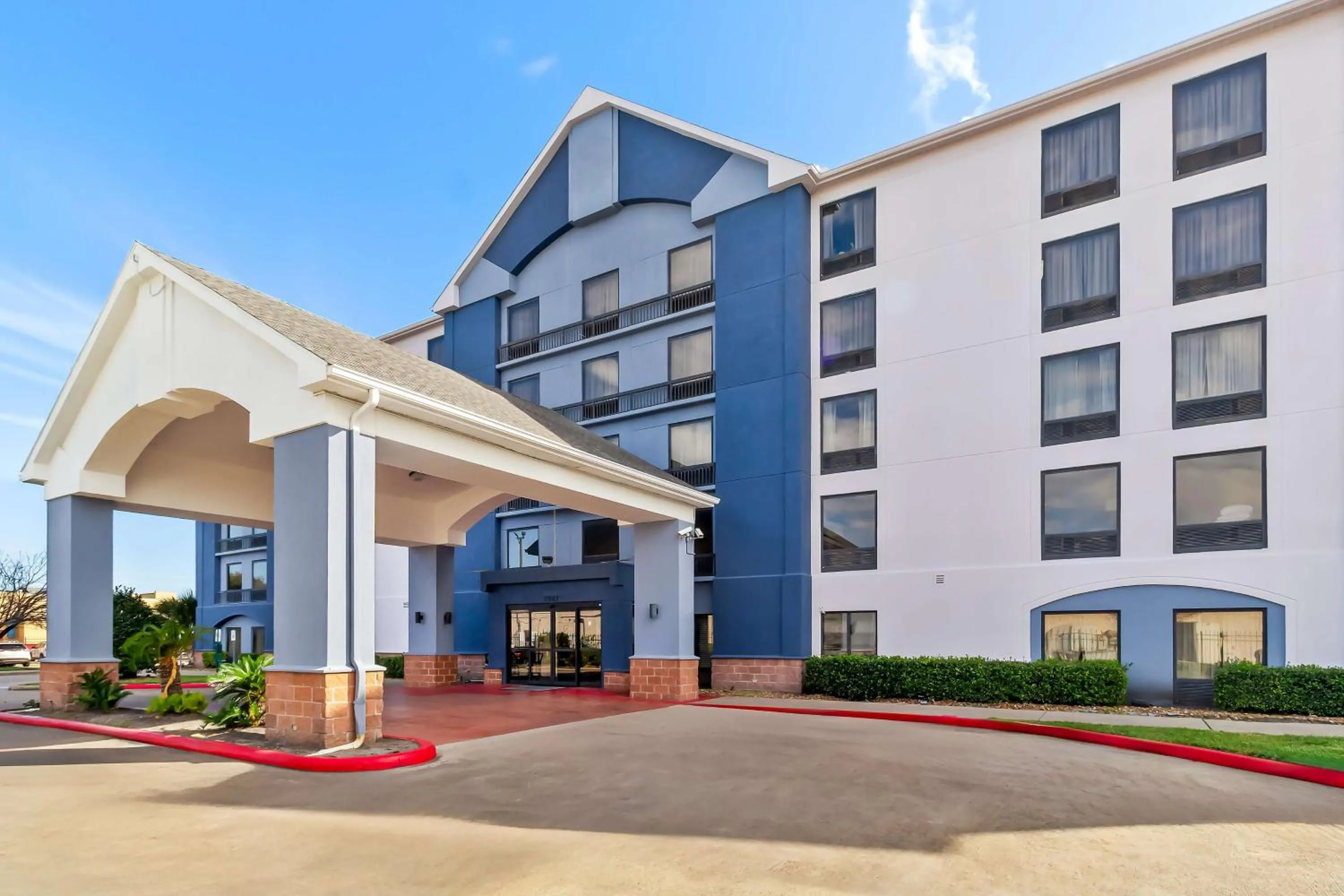 Property building in Sonesta Essential NW Houston