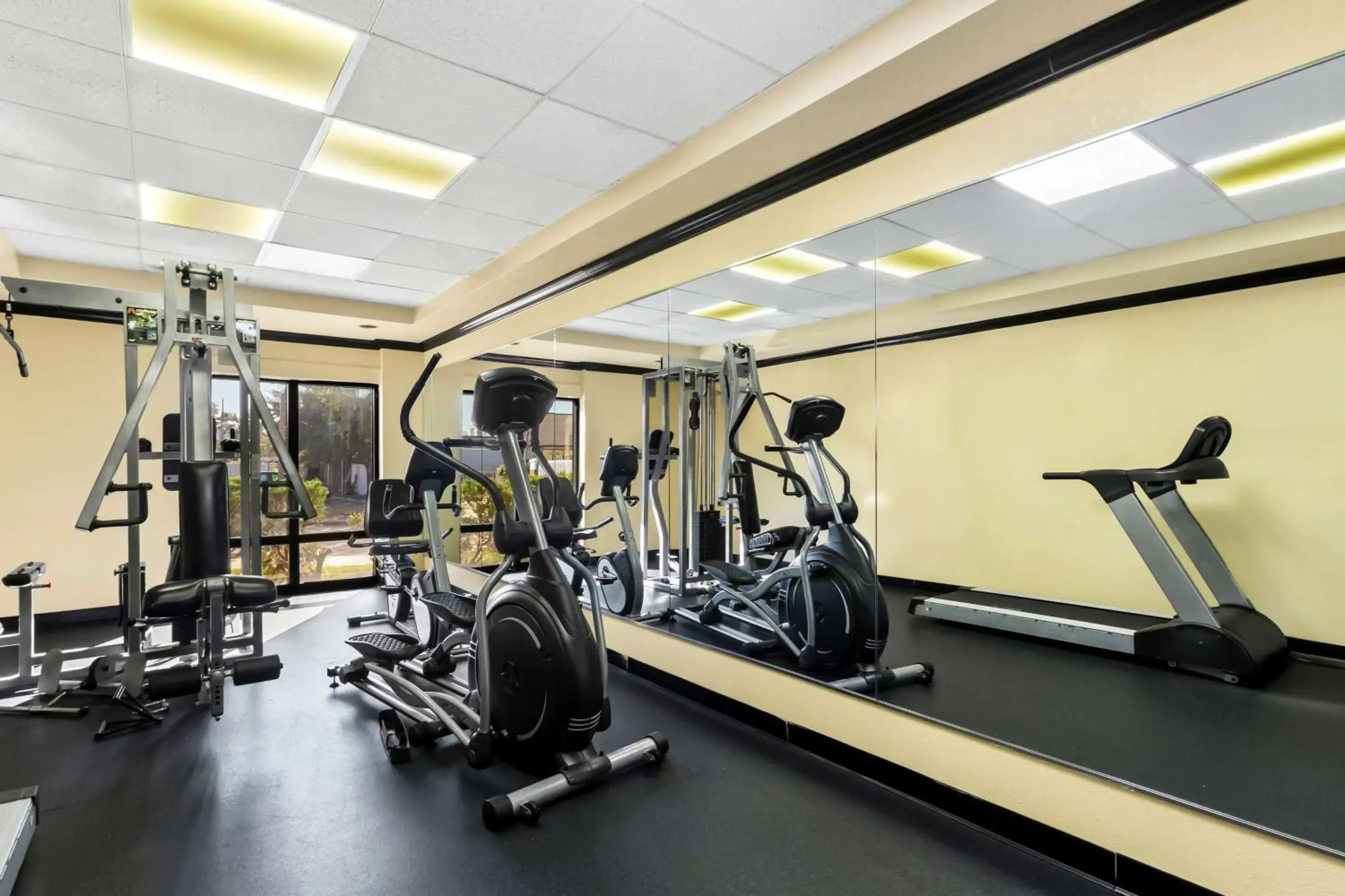 Fitness centre/facilities in Sonesta Essential NW Houston Fitness centre/facilities in Sonesta Essential NW Houston