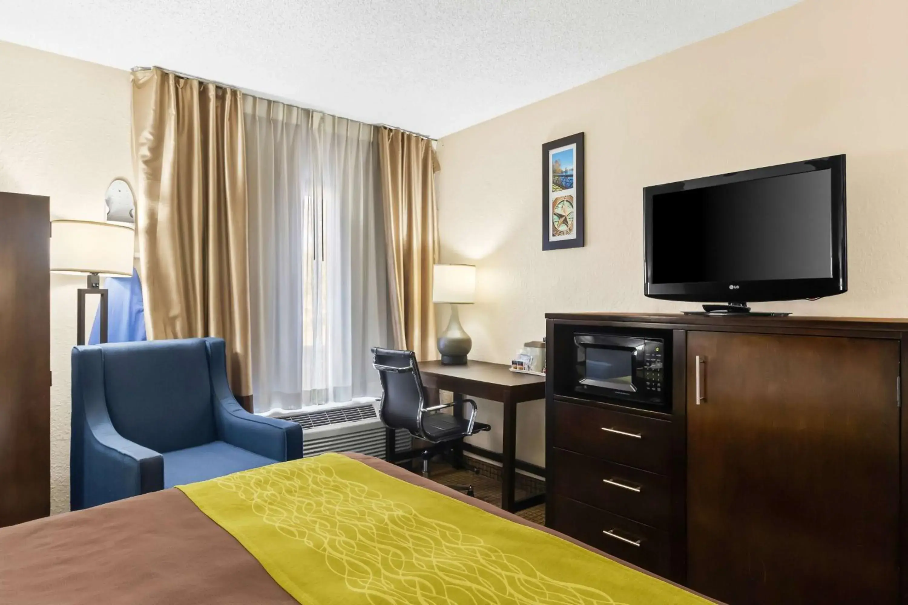 Bedroom, Bed in Sonesta Essential NW Houston Bedroom, Bed in Sonesta Essential NW Houston