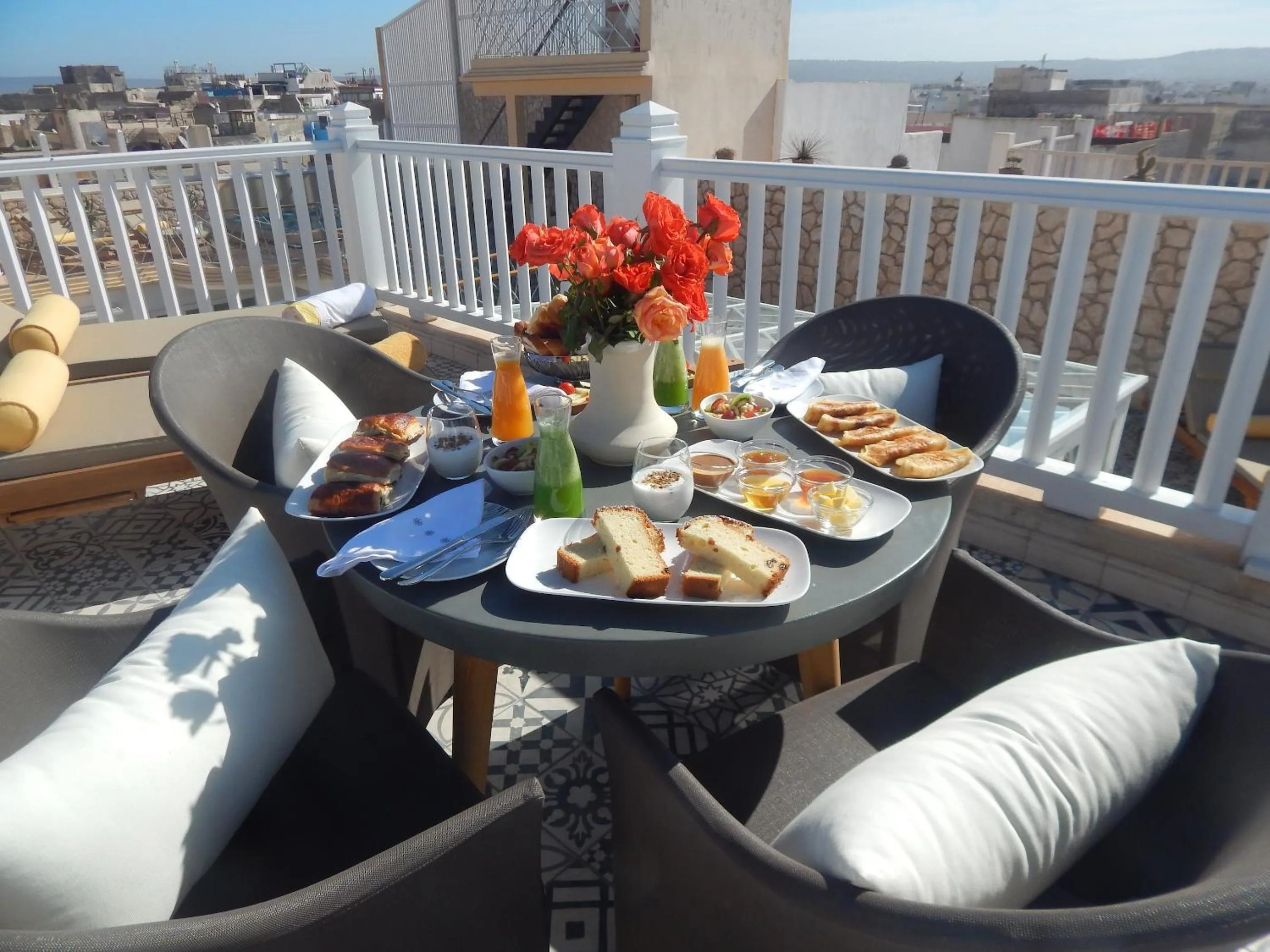 Food and drinks in Suite Azur Hotel