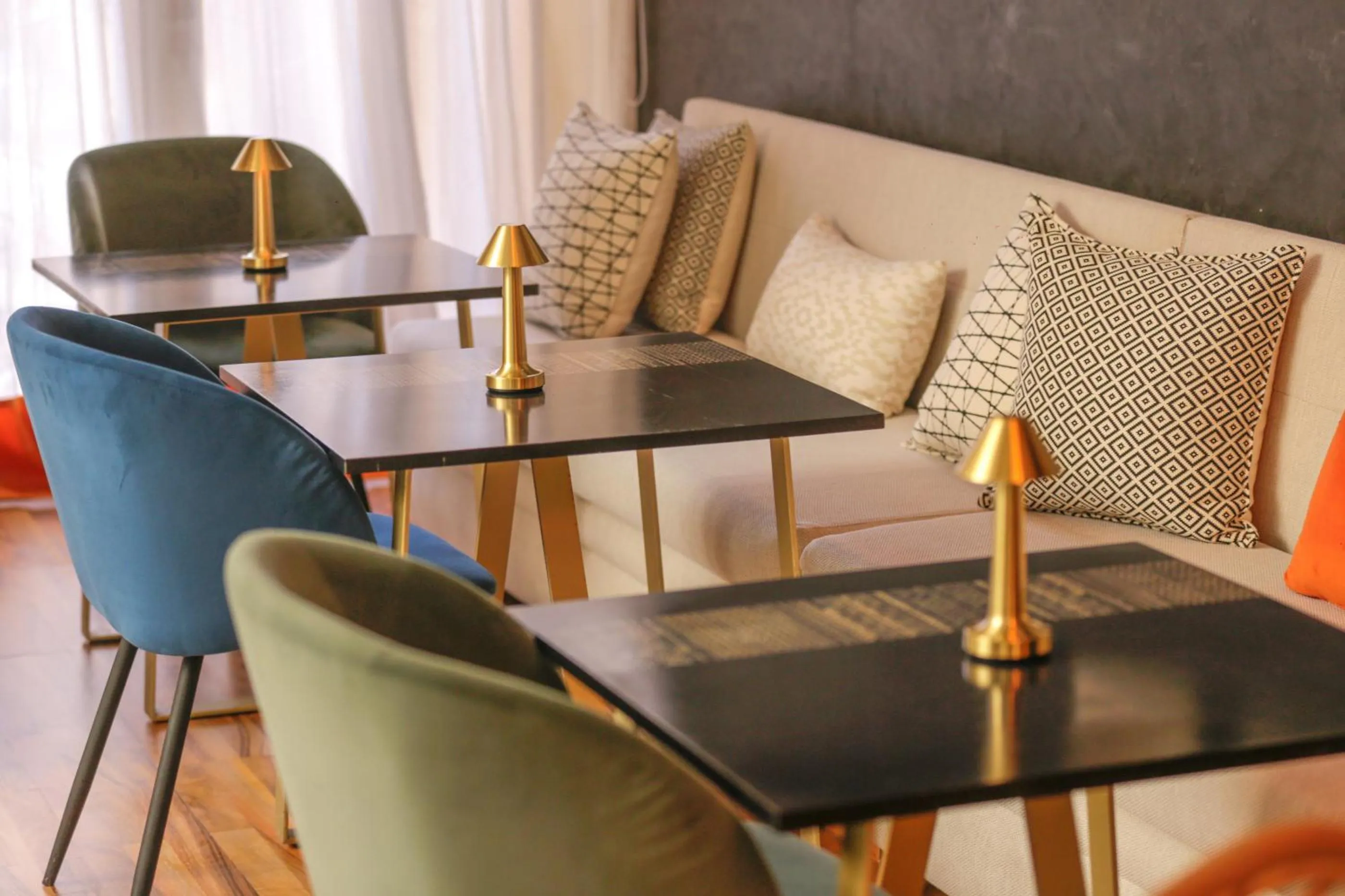 Restaurant/places to eat in Suite Azur Hotel