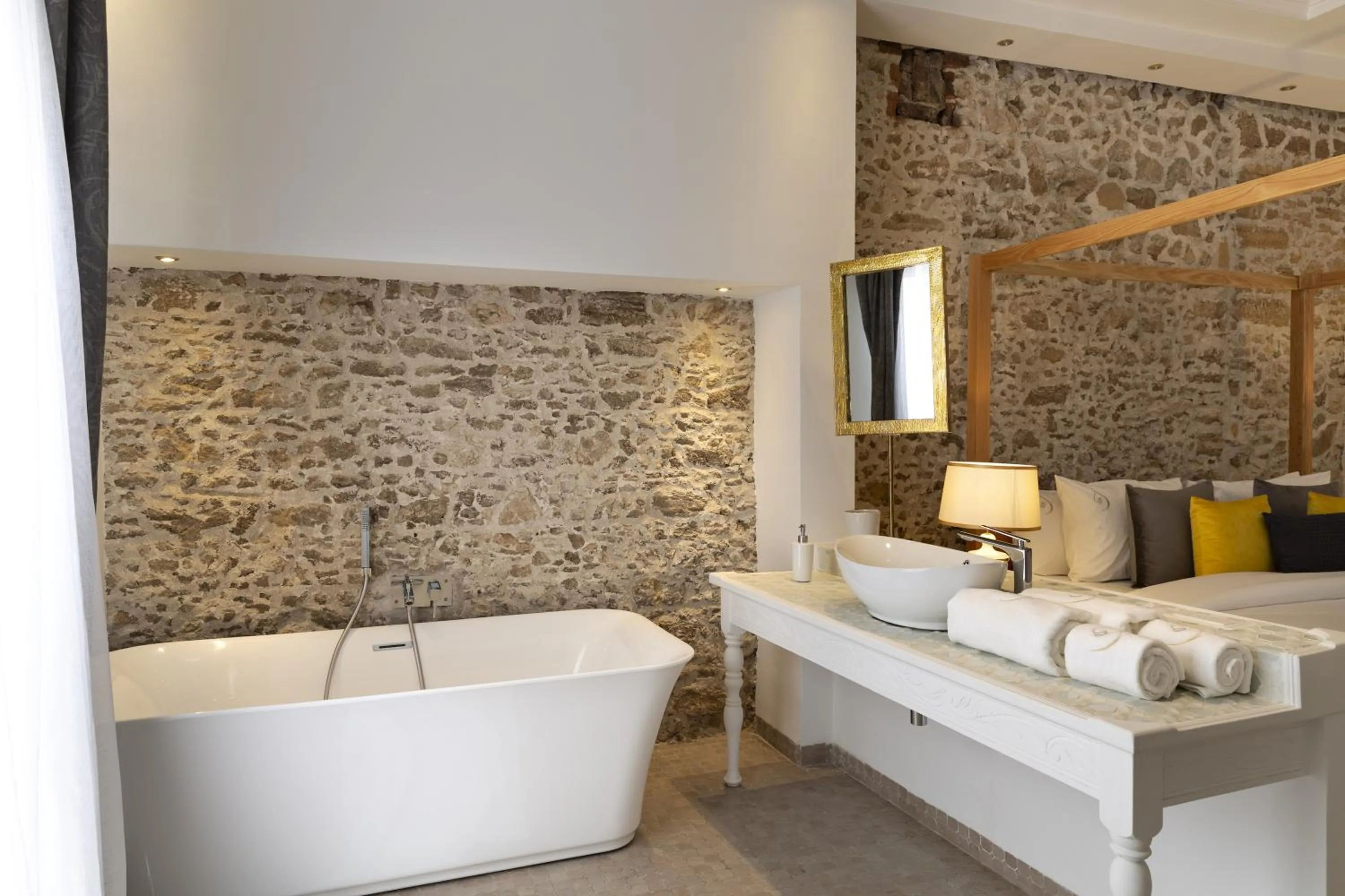 Decorative detail in Suite Azur Hotel