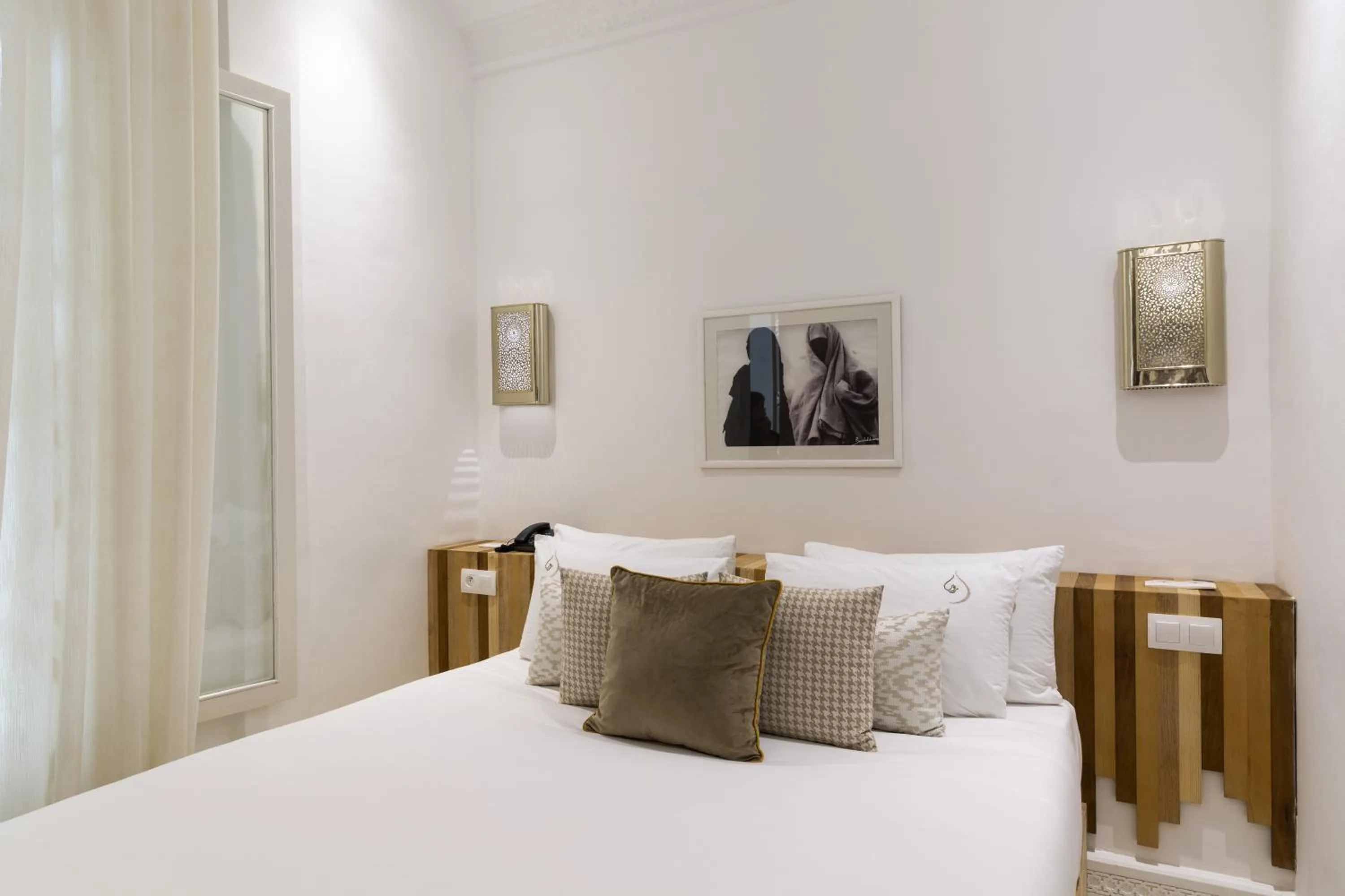 Photo of the whole room, Bed in Suite Azur Hotel