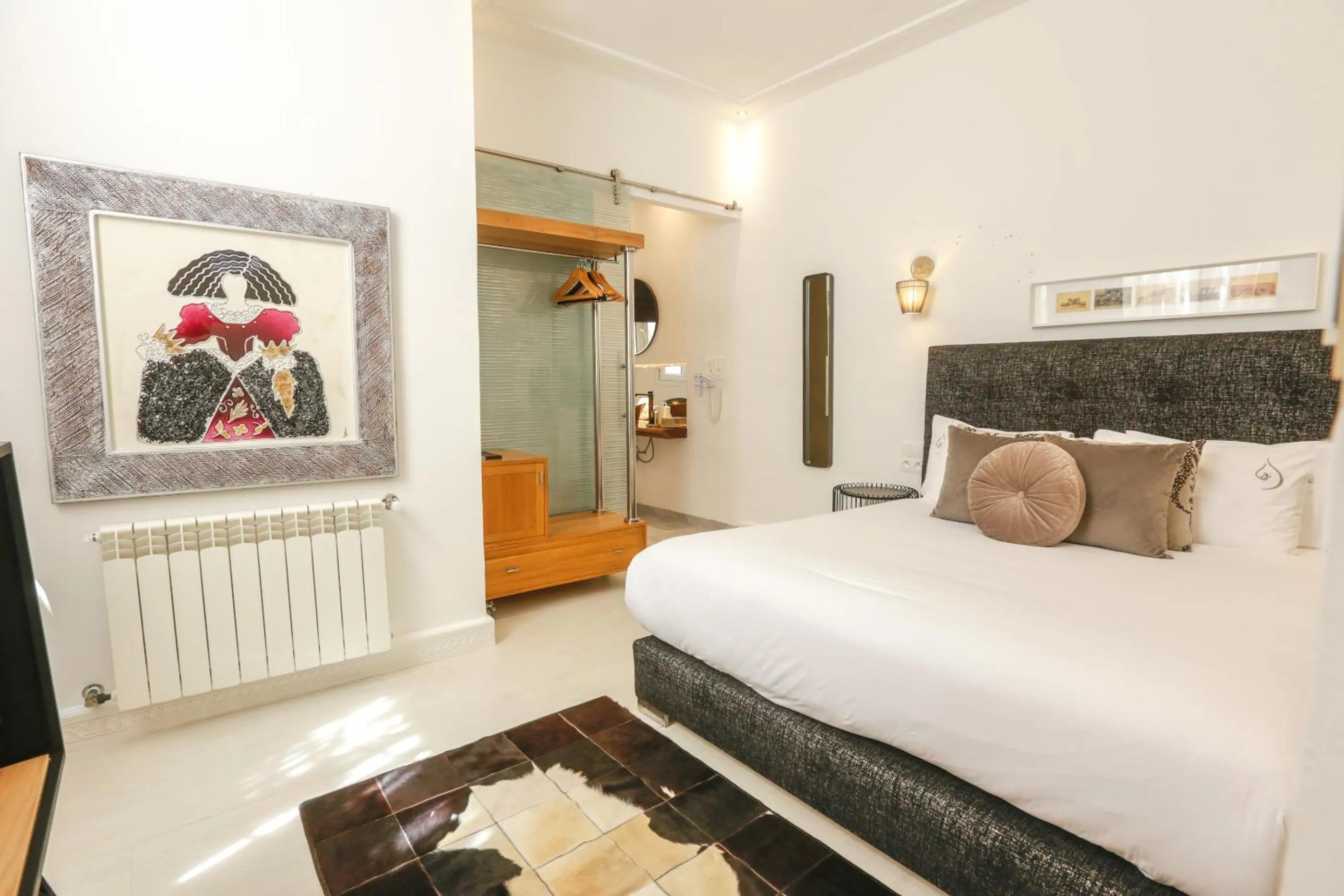 Photo of the whole room, Bed in Suite Azur Hotel