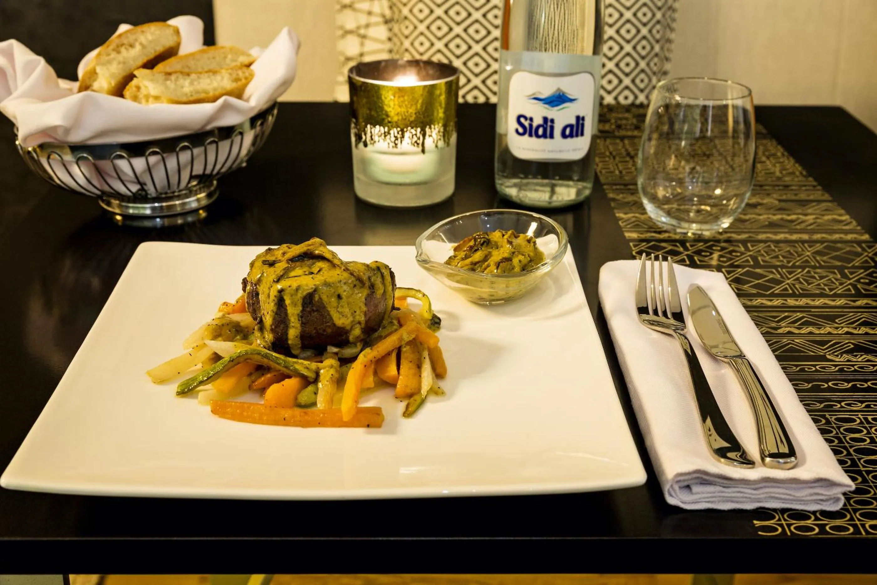 Restaurant/places to eat in Suite Azur Hotel