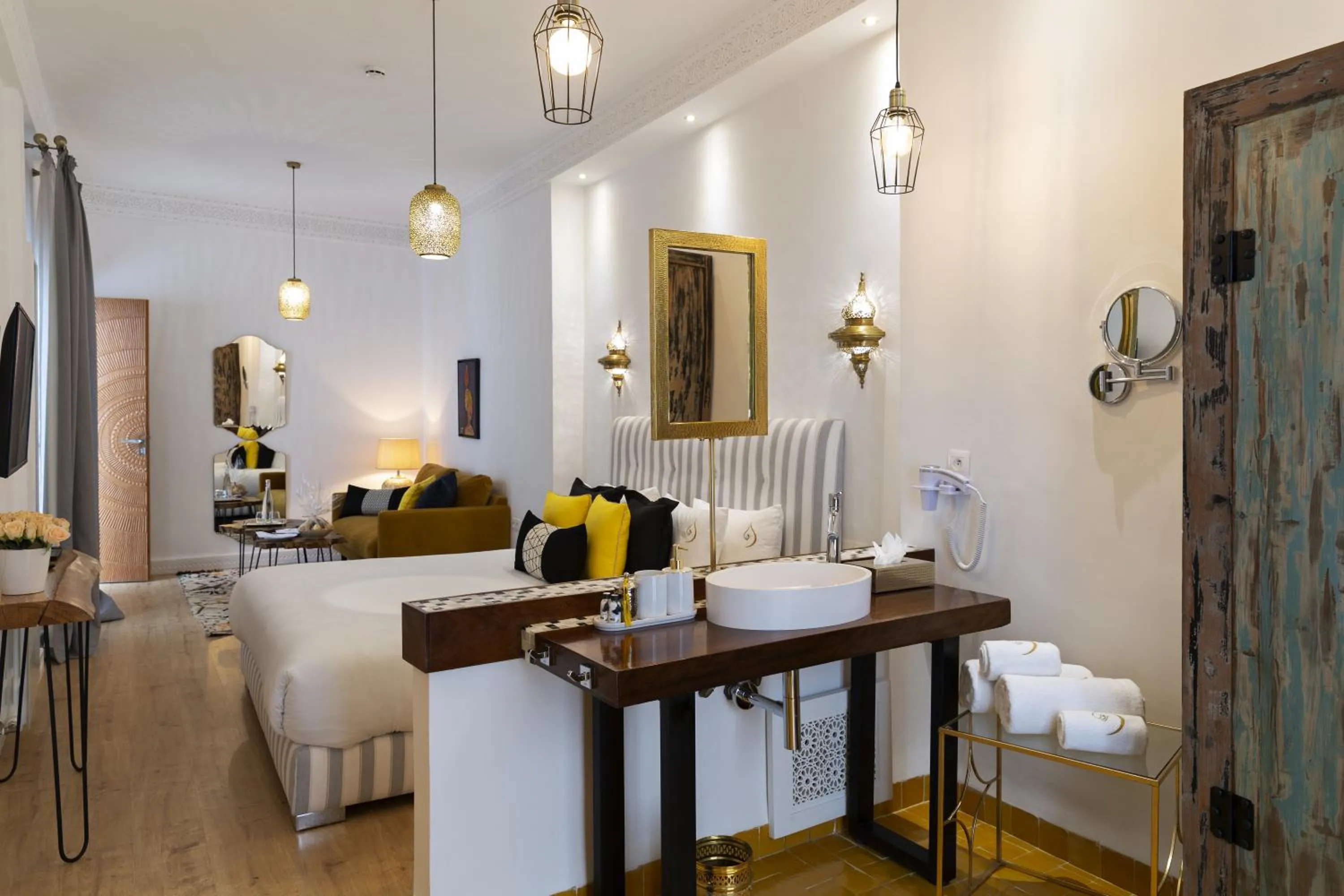 Decorative detail in Suite Azur Hotel