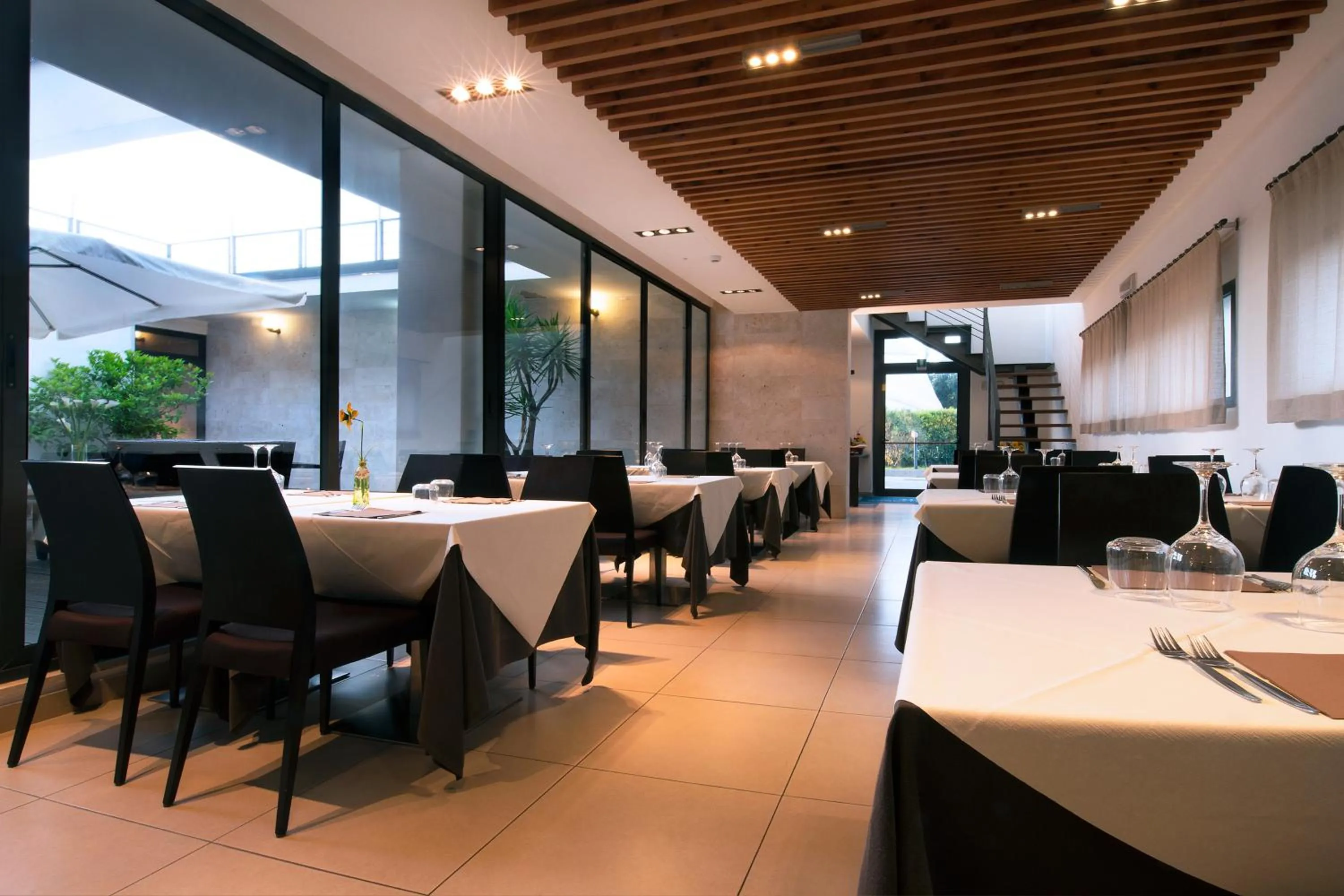 Restaurant/places to eat in Garden Hotel