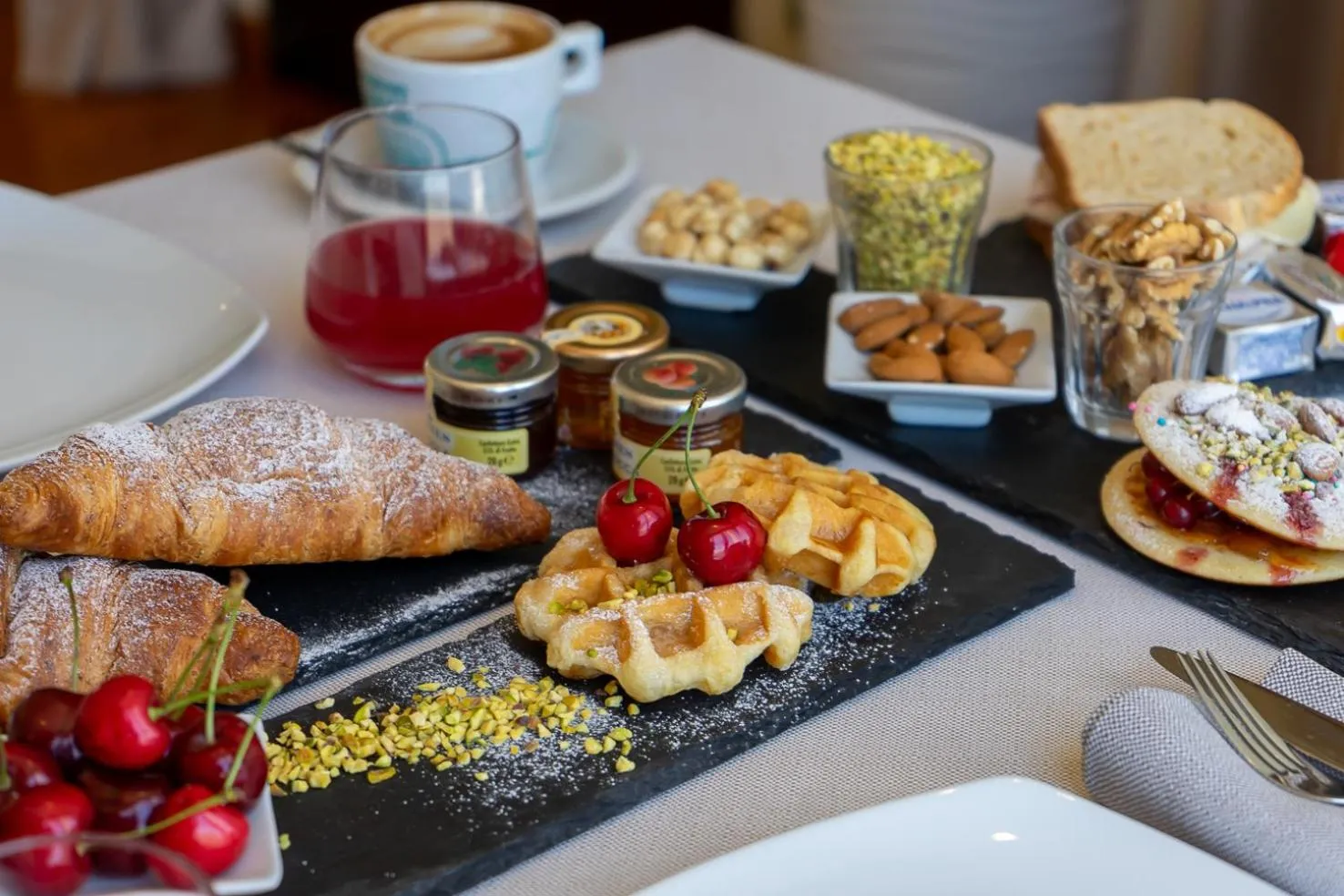 Food and drinks in Garden Hotel