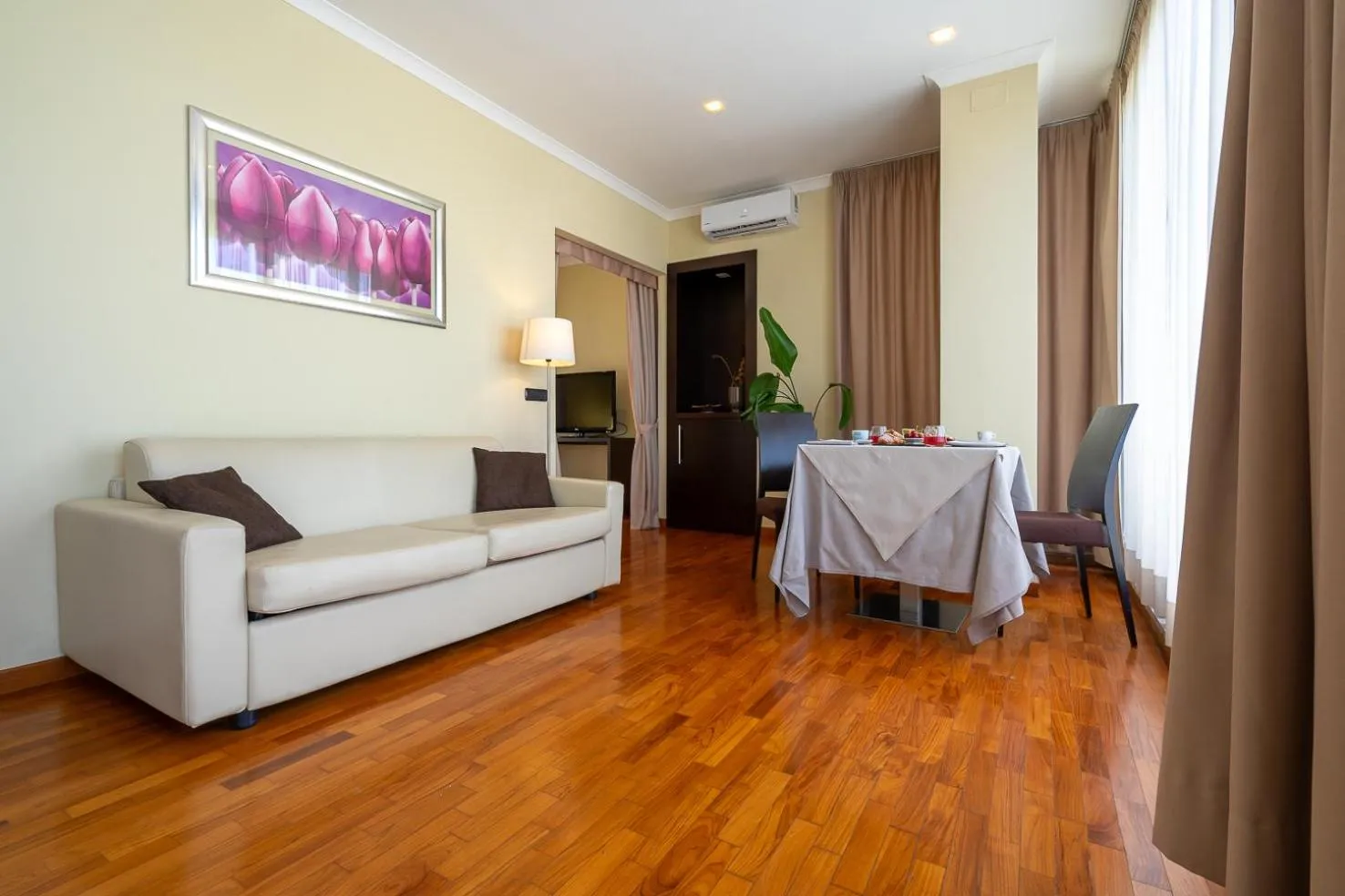 Living room in Garden Hotel