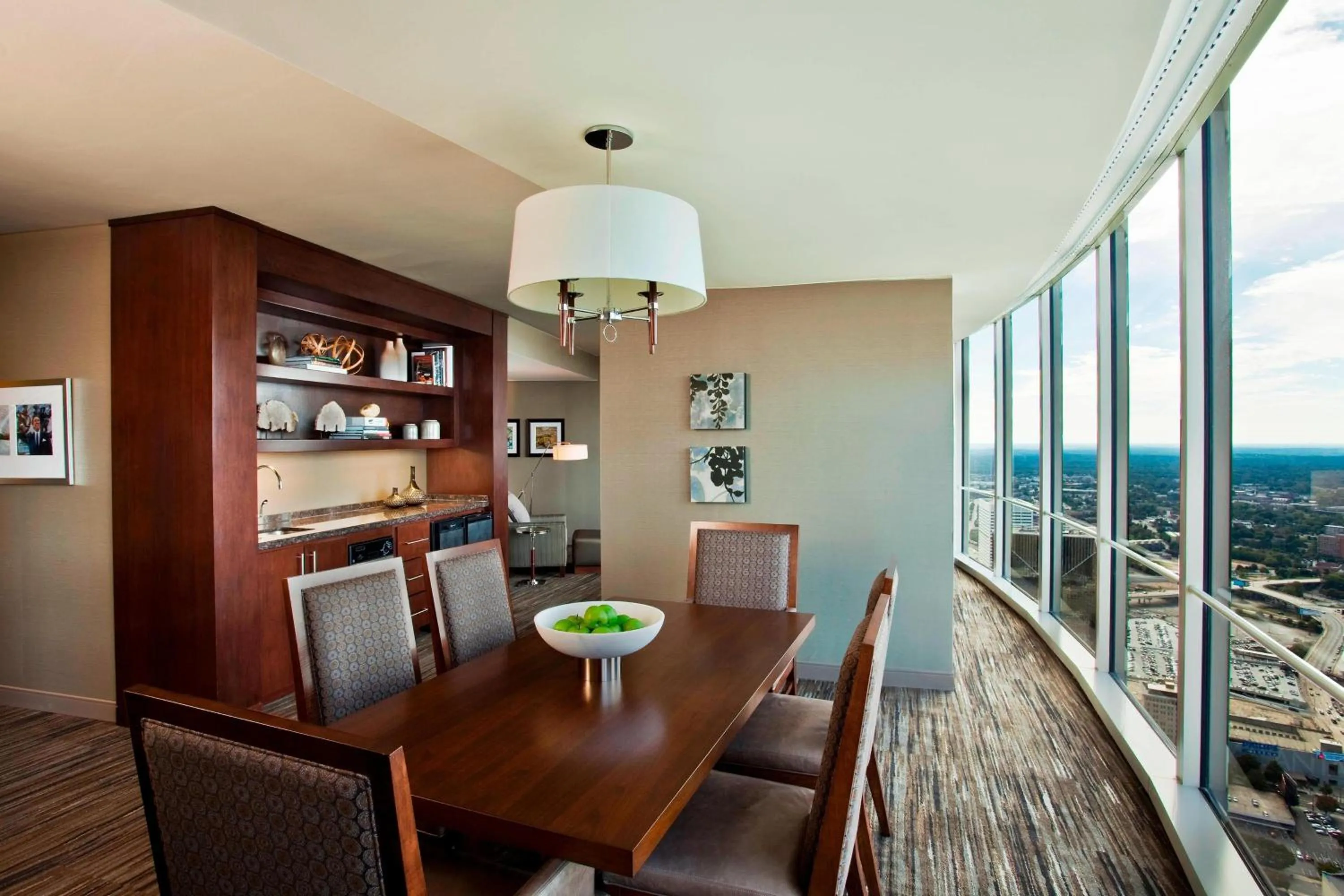 Living room in The Westin Peachtree Plaza, Atlanta