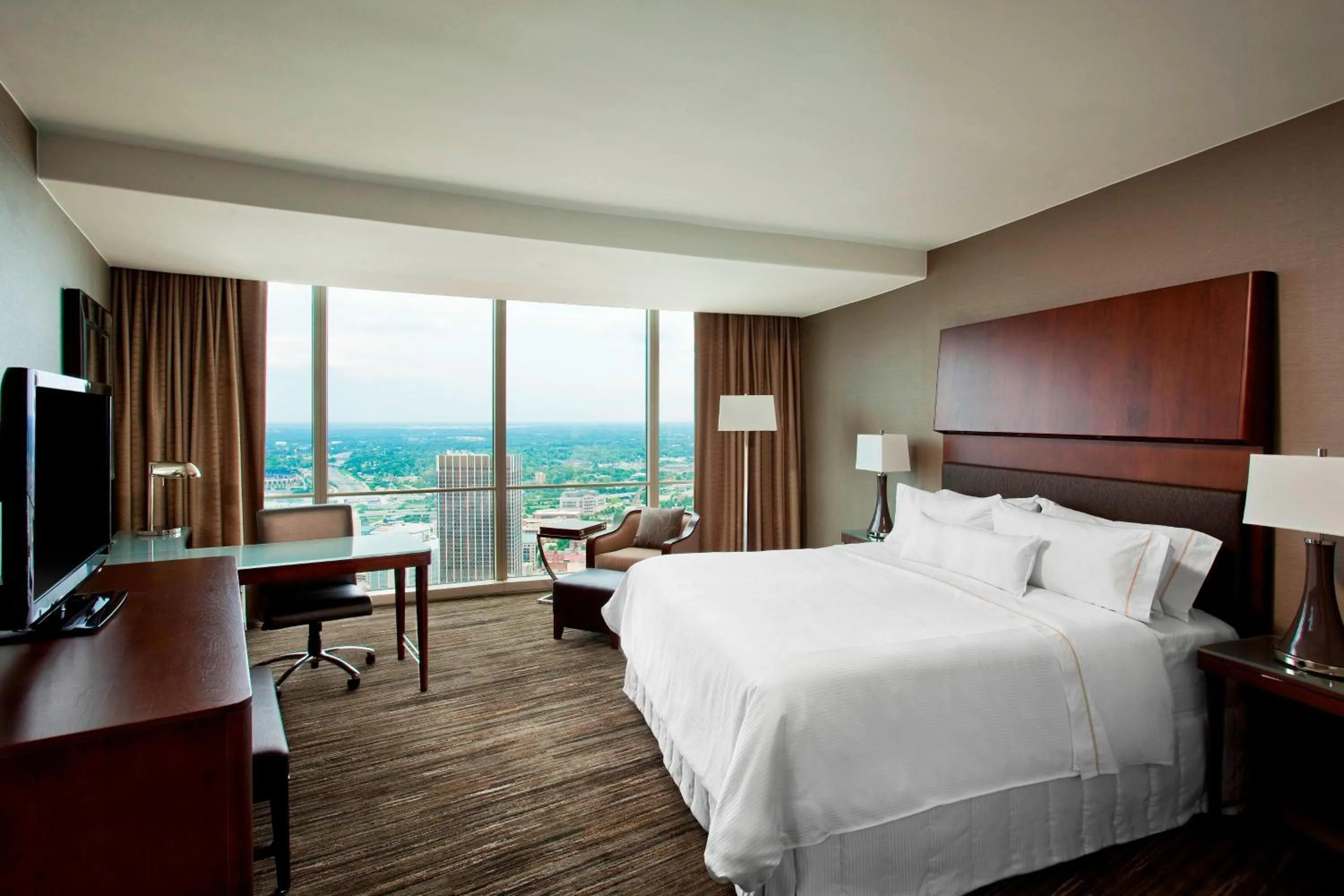 Bedroom, Bed in The Westin Peachtree Plaza, Atlanta