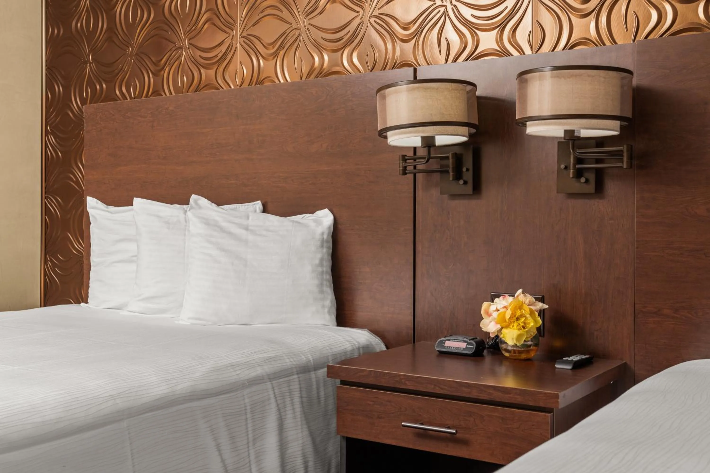 Bedroom, Bed in Ellis Island Hotel Casino & Brewery