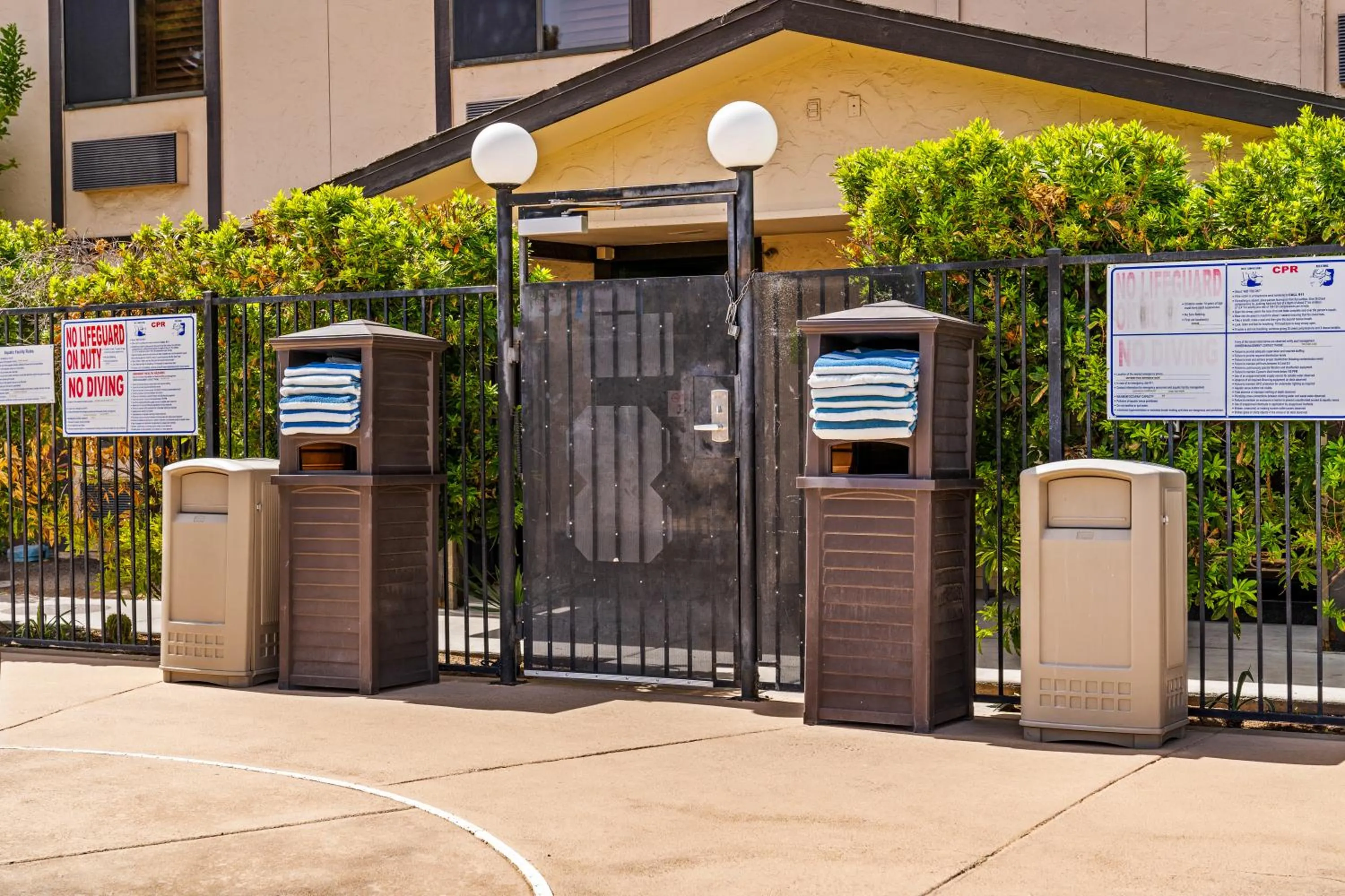 Swimming pool in Ellis Island Hotel Casino & Brewery
