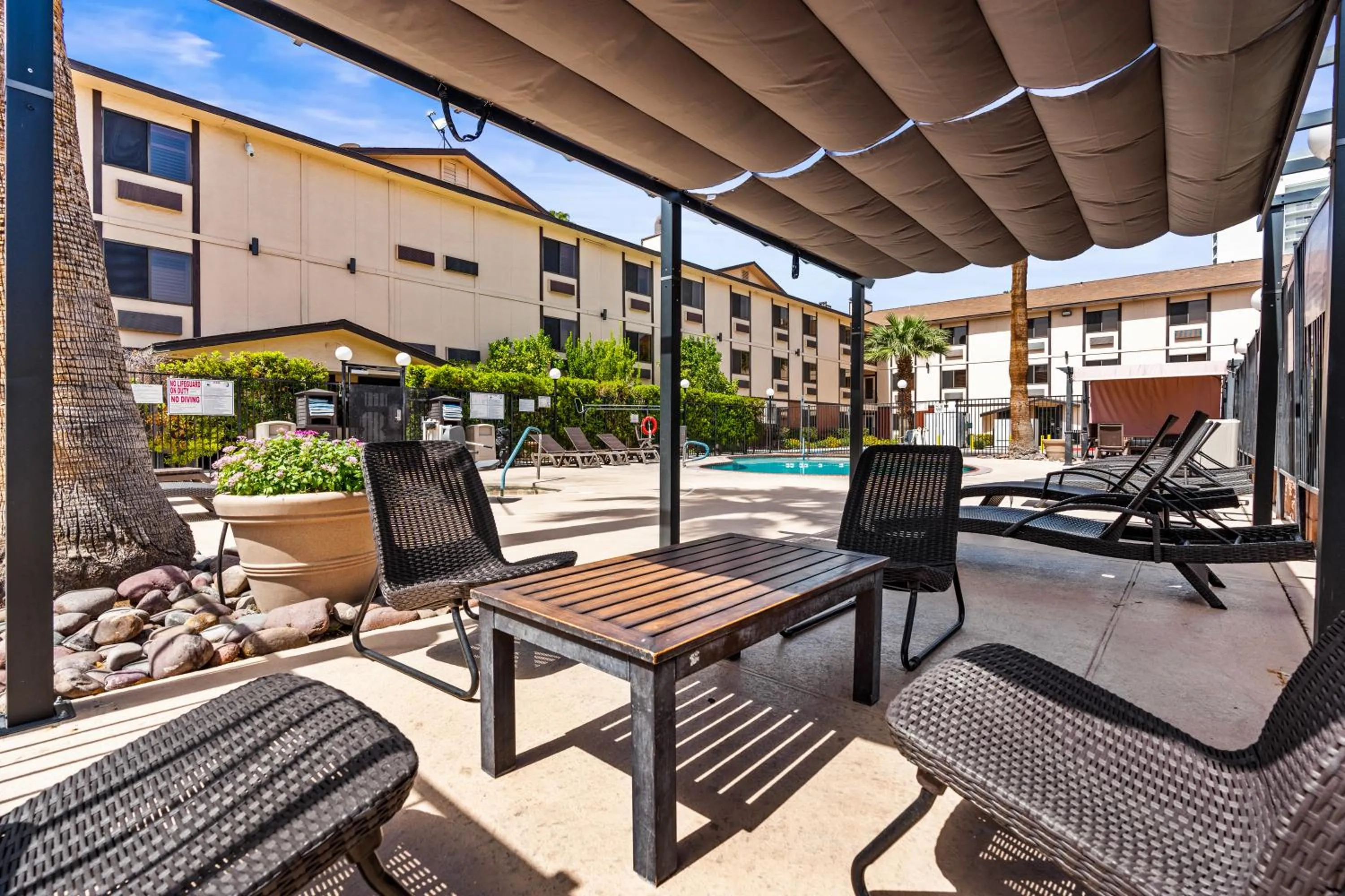 Swimming pool in Ellis Island Hotel Casino & Brewery