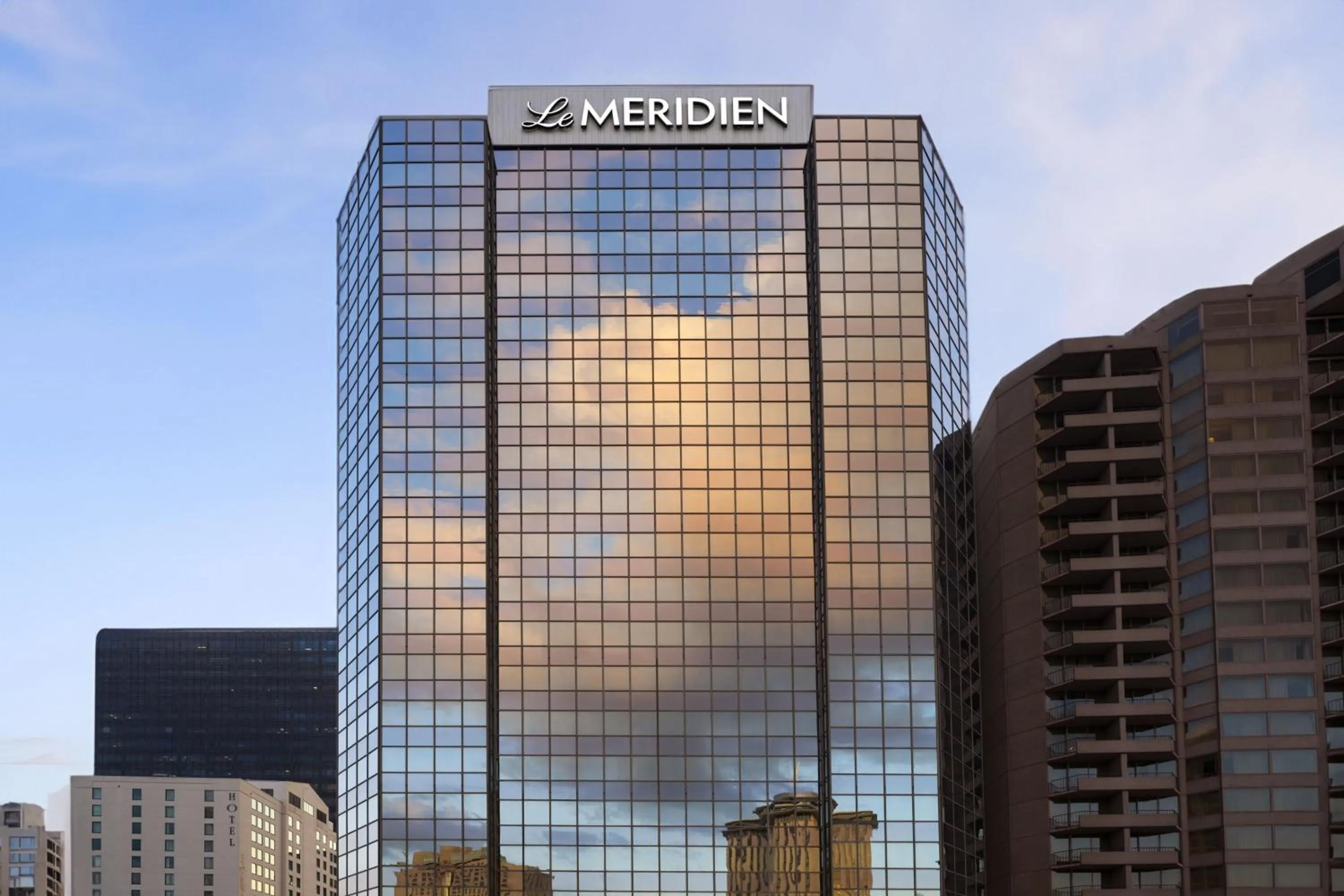 Property building in Le Meridien New Orleans