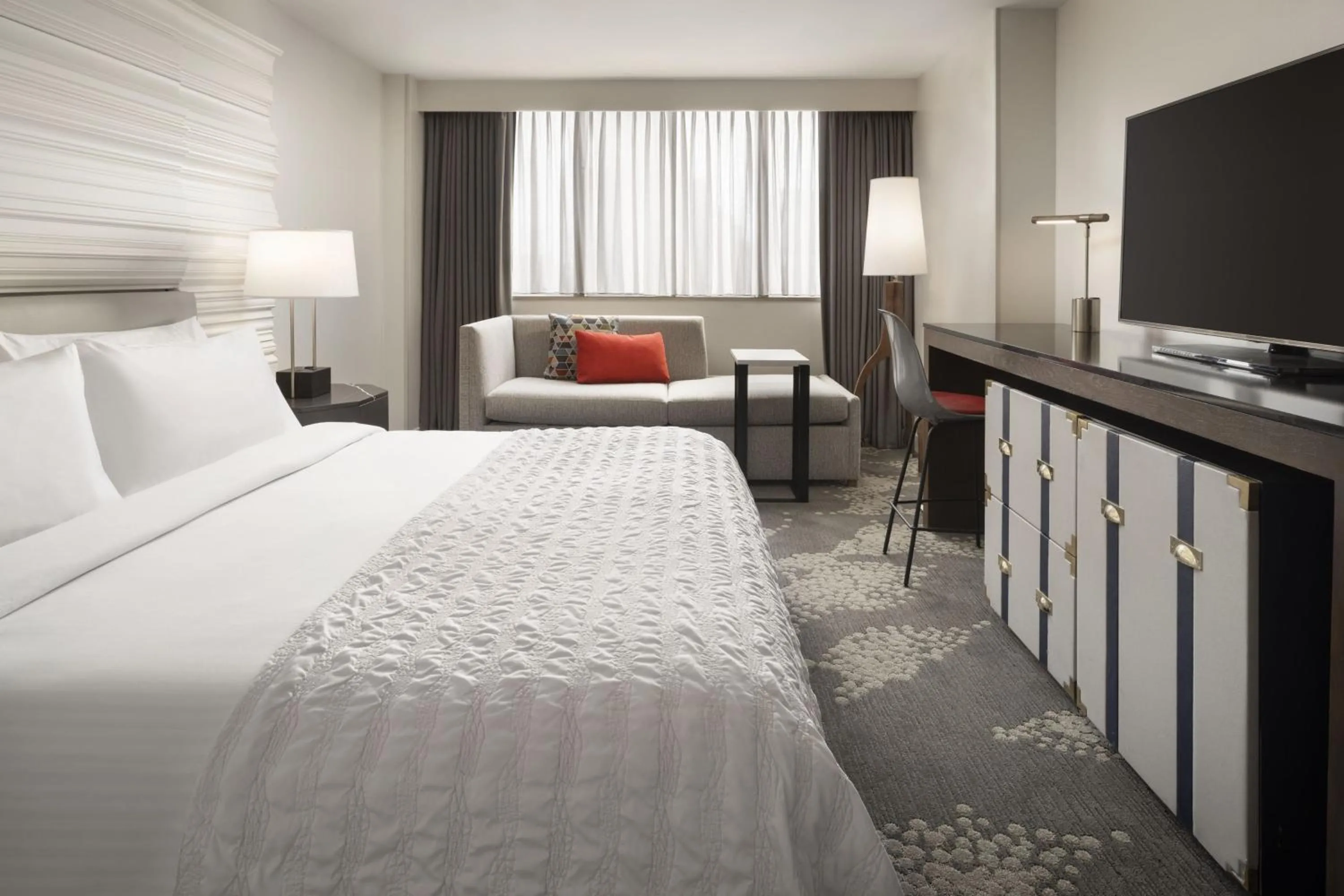 Photo of the whole room, Bed in Le Meridien New Orleans