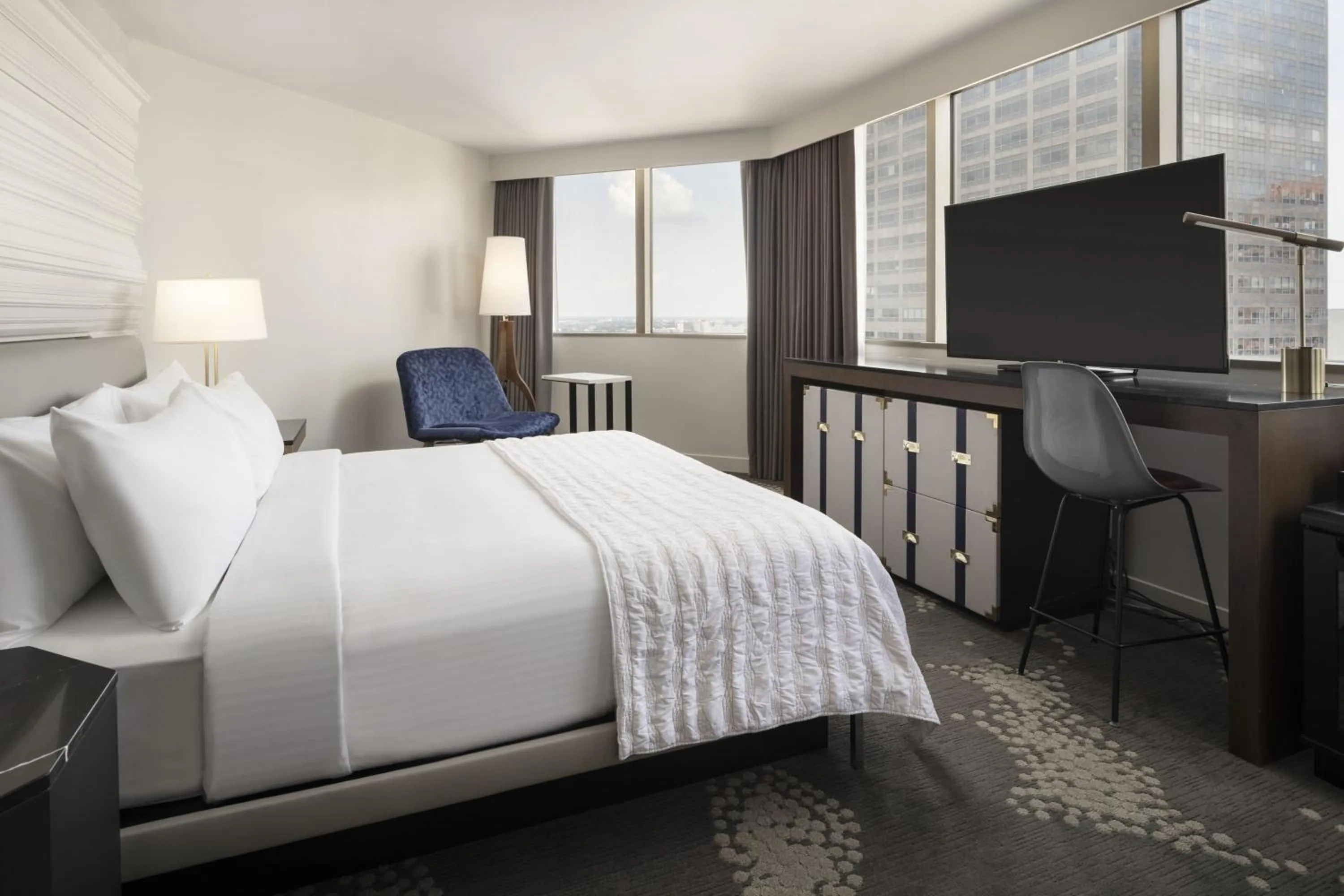 Photo of the whole room, Bed in Le Meridien New Orleans