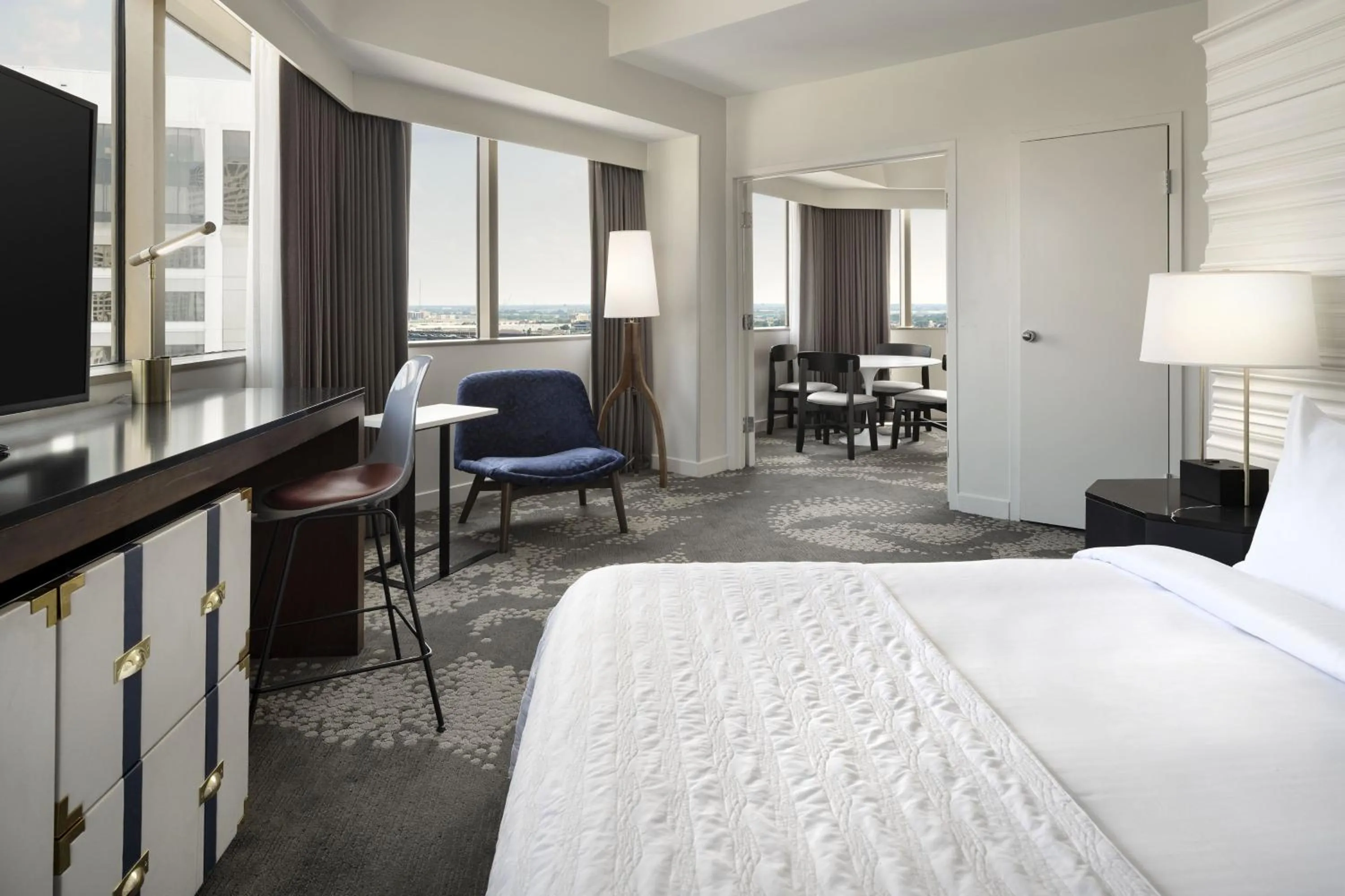 Photo of the whole room, Bed in Le Meridien New Orleans