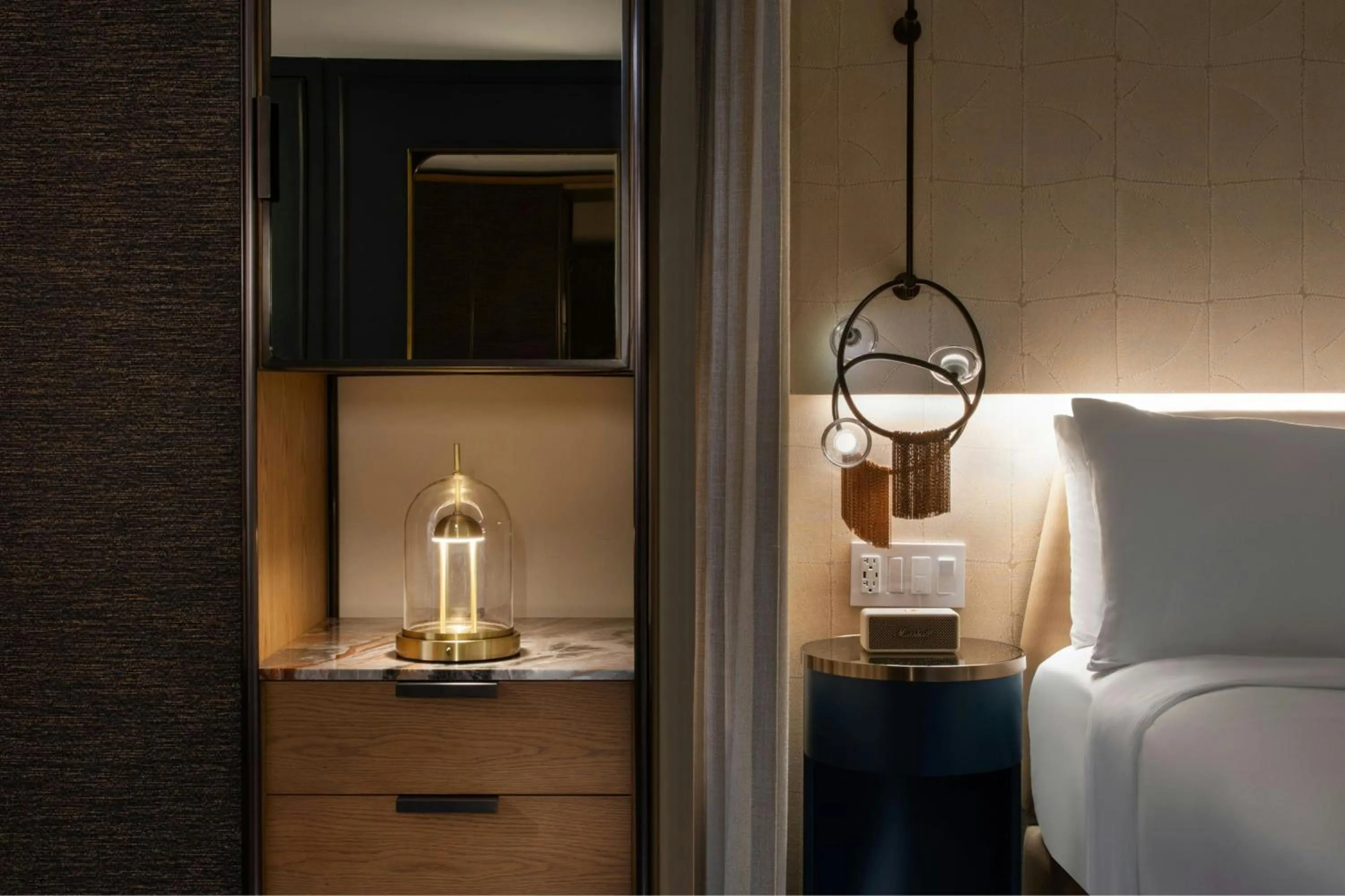 Photo of the whole room, Bed in Hotel de la Poste - French Quarter, A Renaissance Hotel