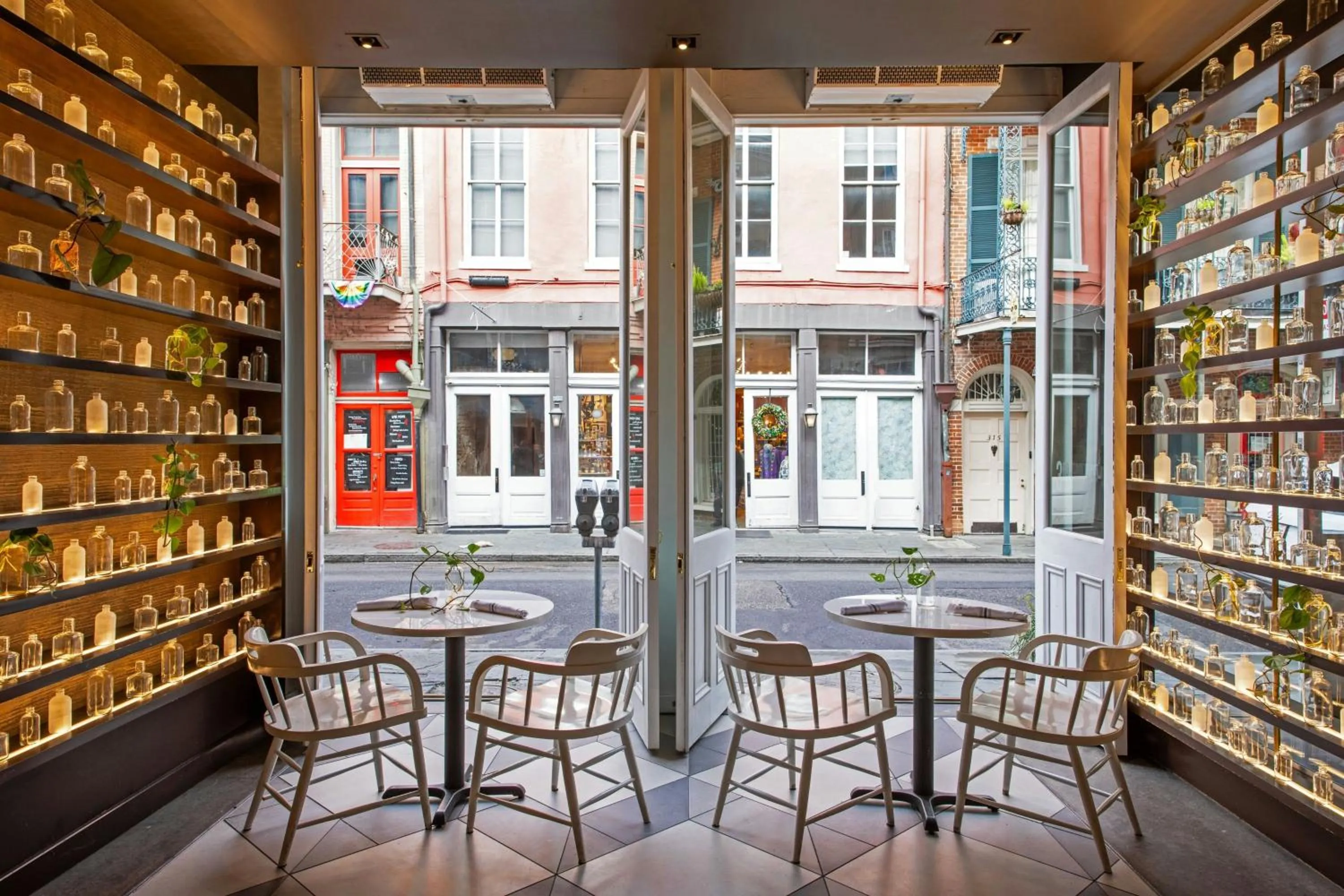 Restaurant/places to eat in Hotel de la Poste - French Quarter, A Renaissance Hotel