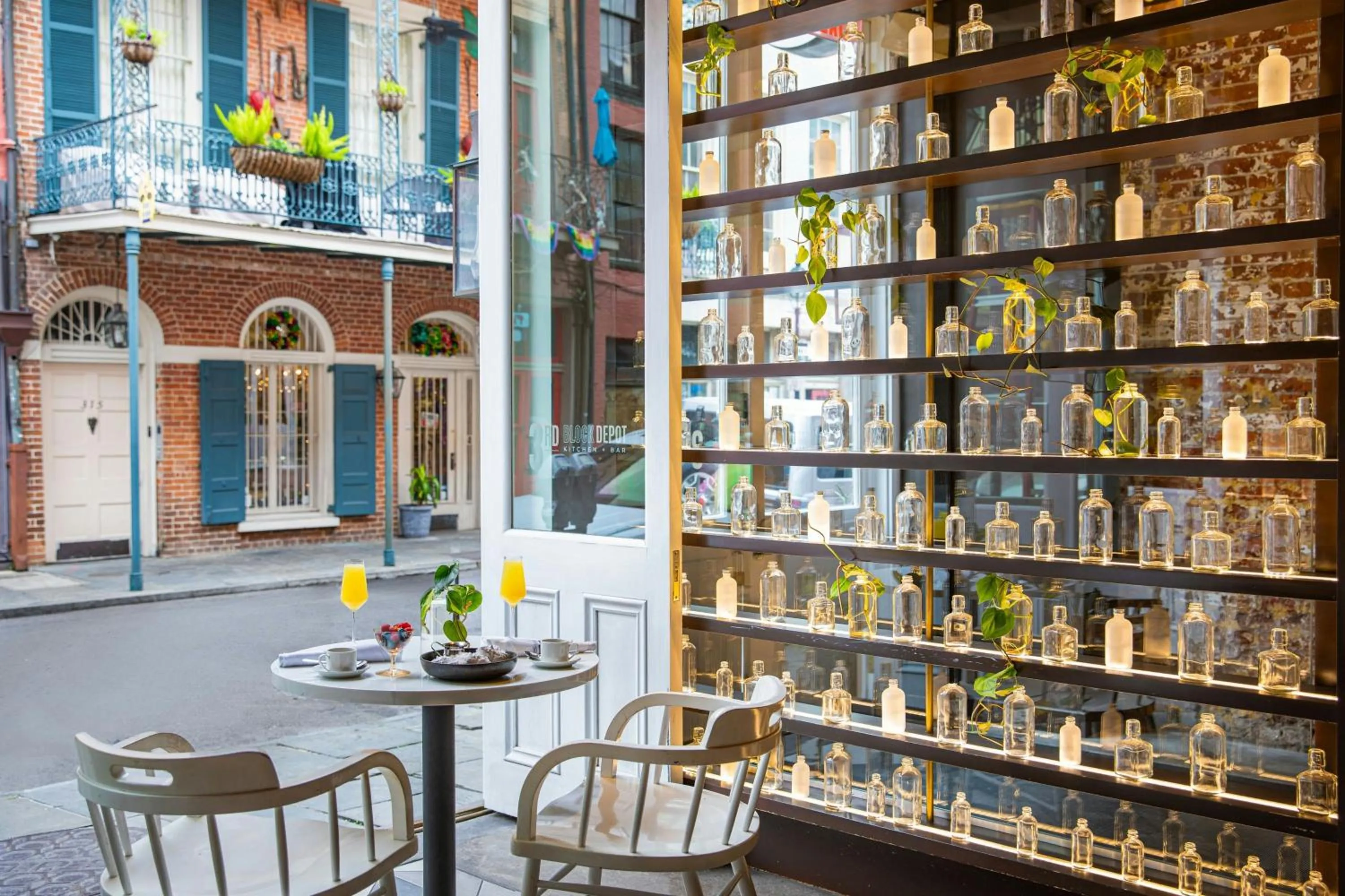 Restaurant/places to eat in Hotel de la Poste - French Quarter, A Renaissance Hotel