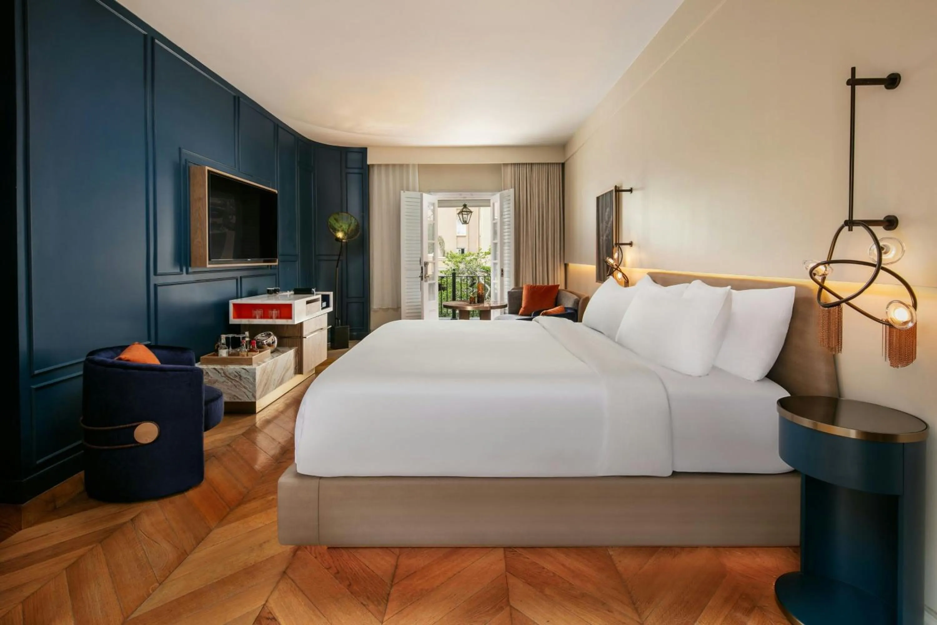 Photo of the whole room, Bed in Hotel de la Poste - French Quarter, A Renaissance Hotel