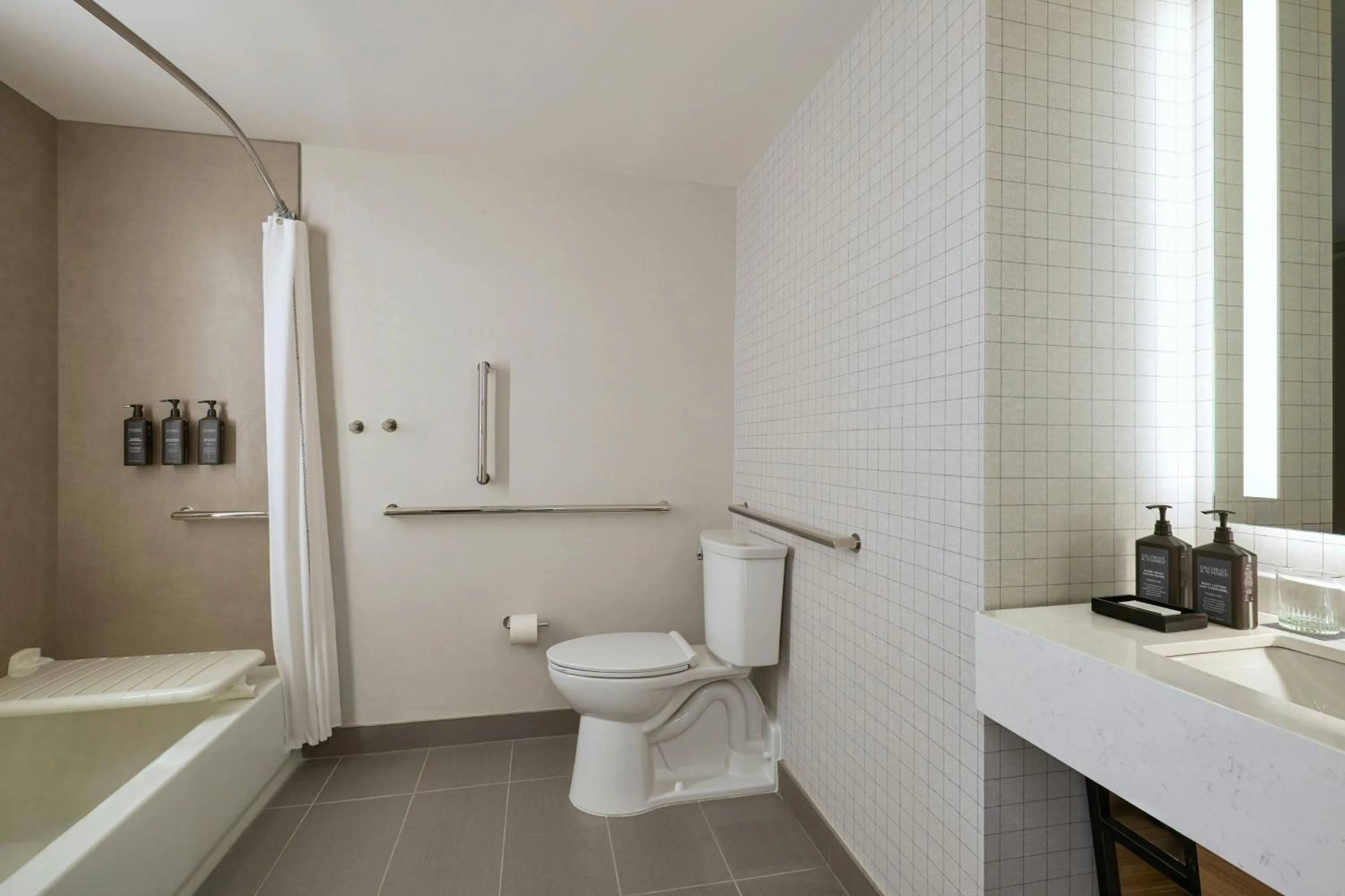 Bathroom in Sheraton Philadelphia University City Hotel