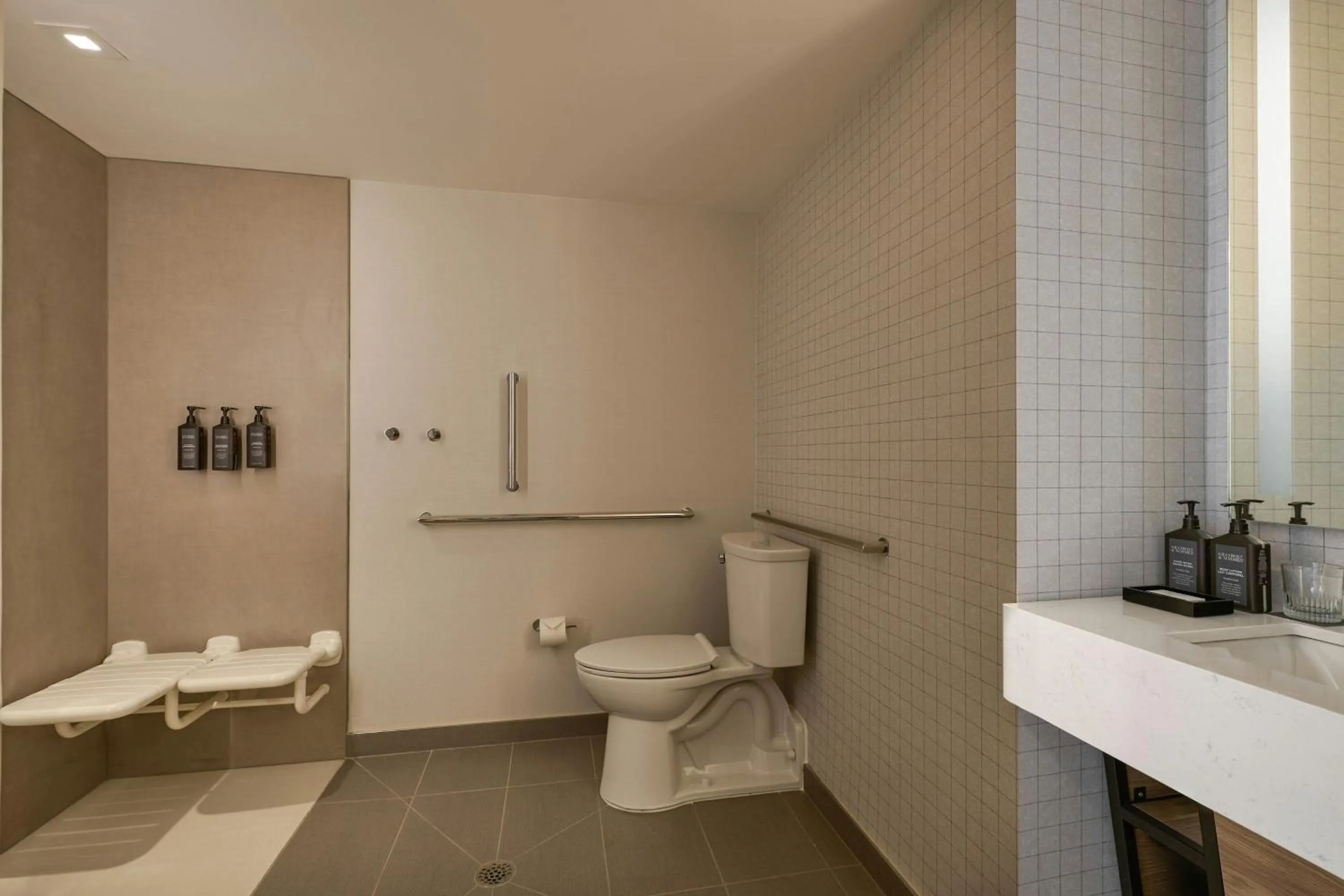 Bathroom in Sheraton Philadelphia University City Hotel