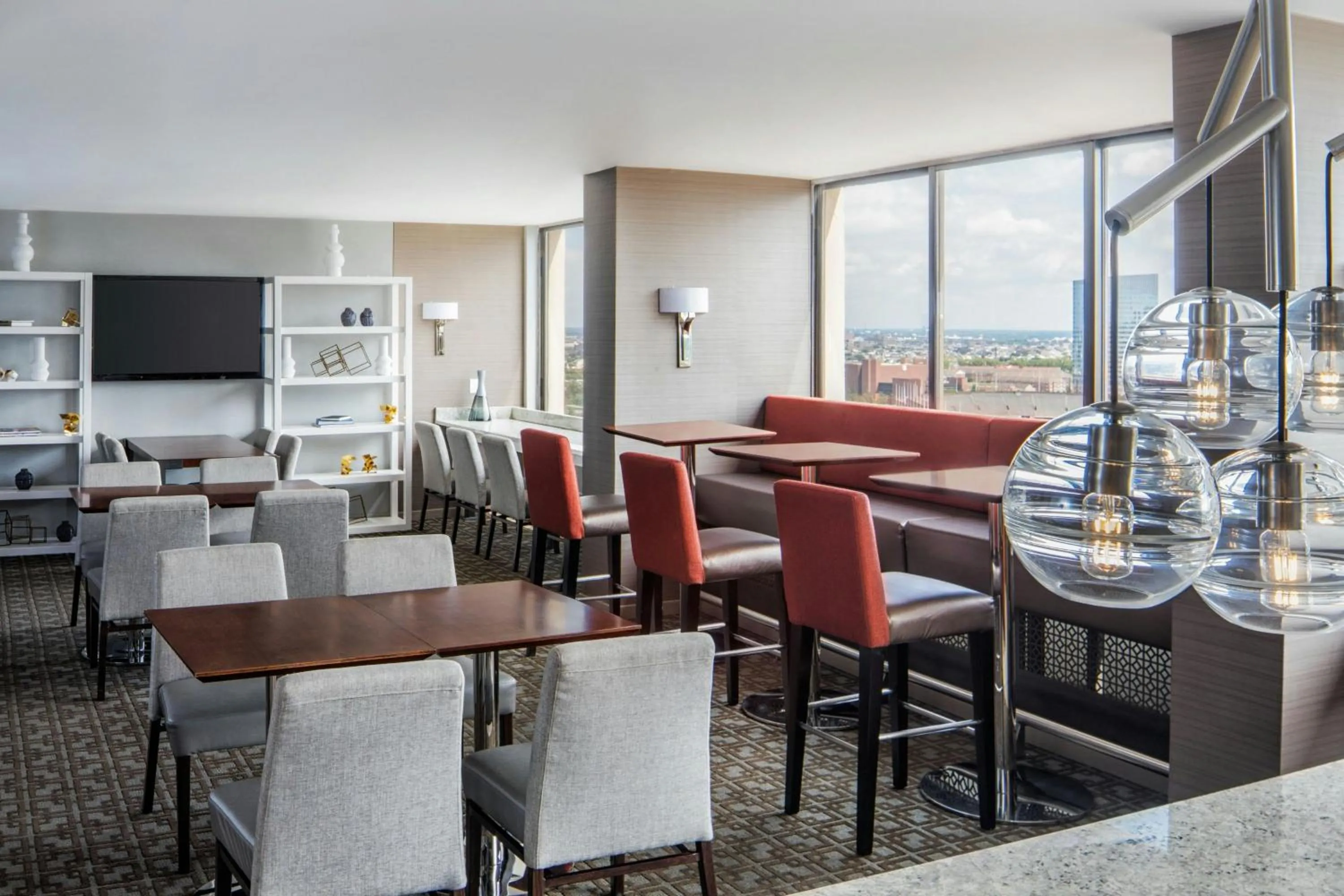 Lounge or bar in Sheraton Philadelphia University City Hotel