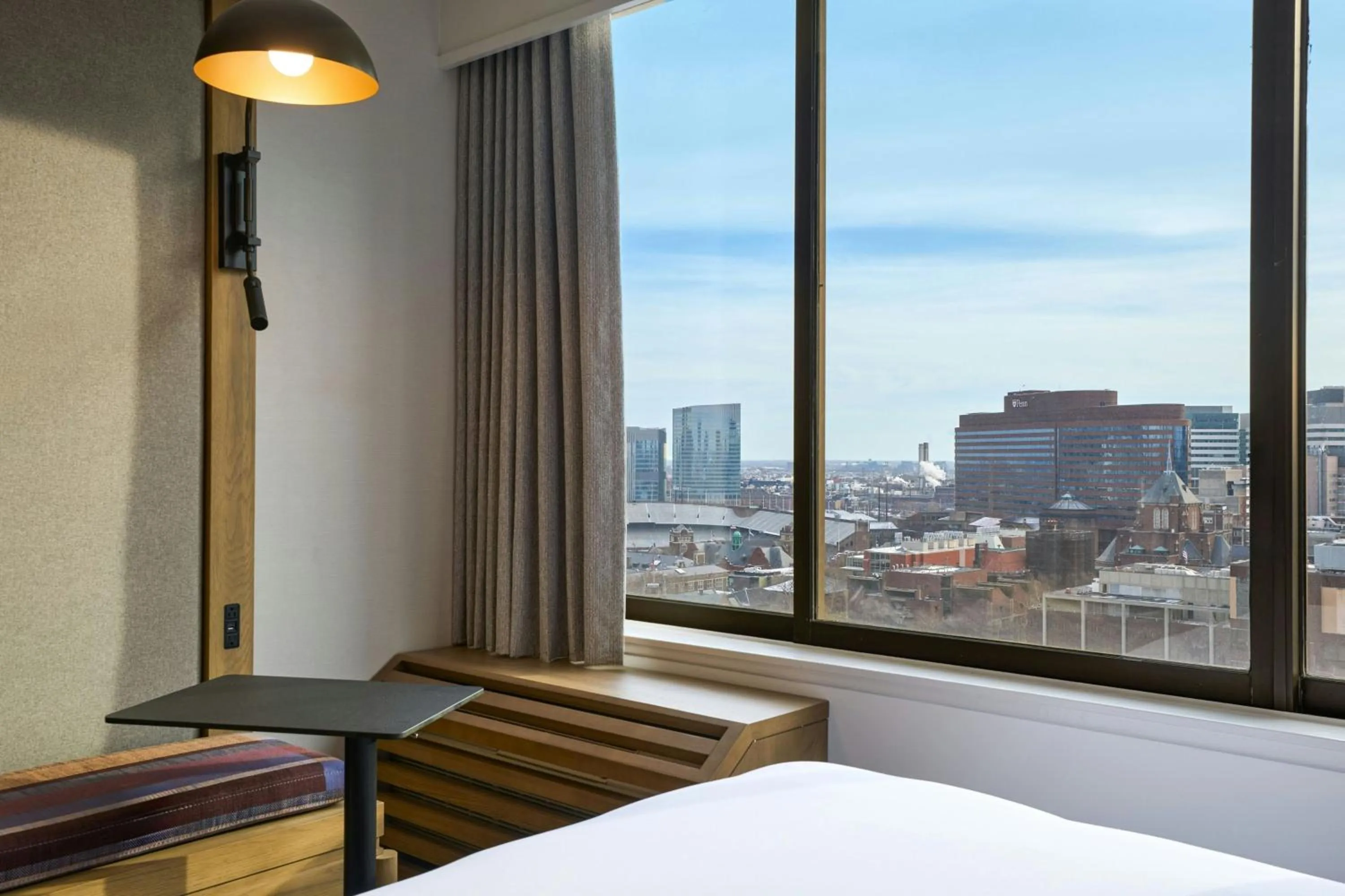 Photo of the whole room, Bed in Sheraton Philadelphia University City Hotel