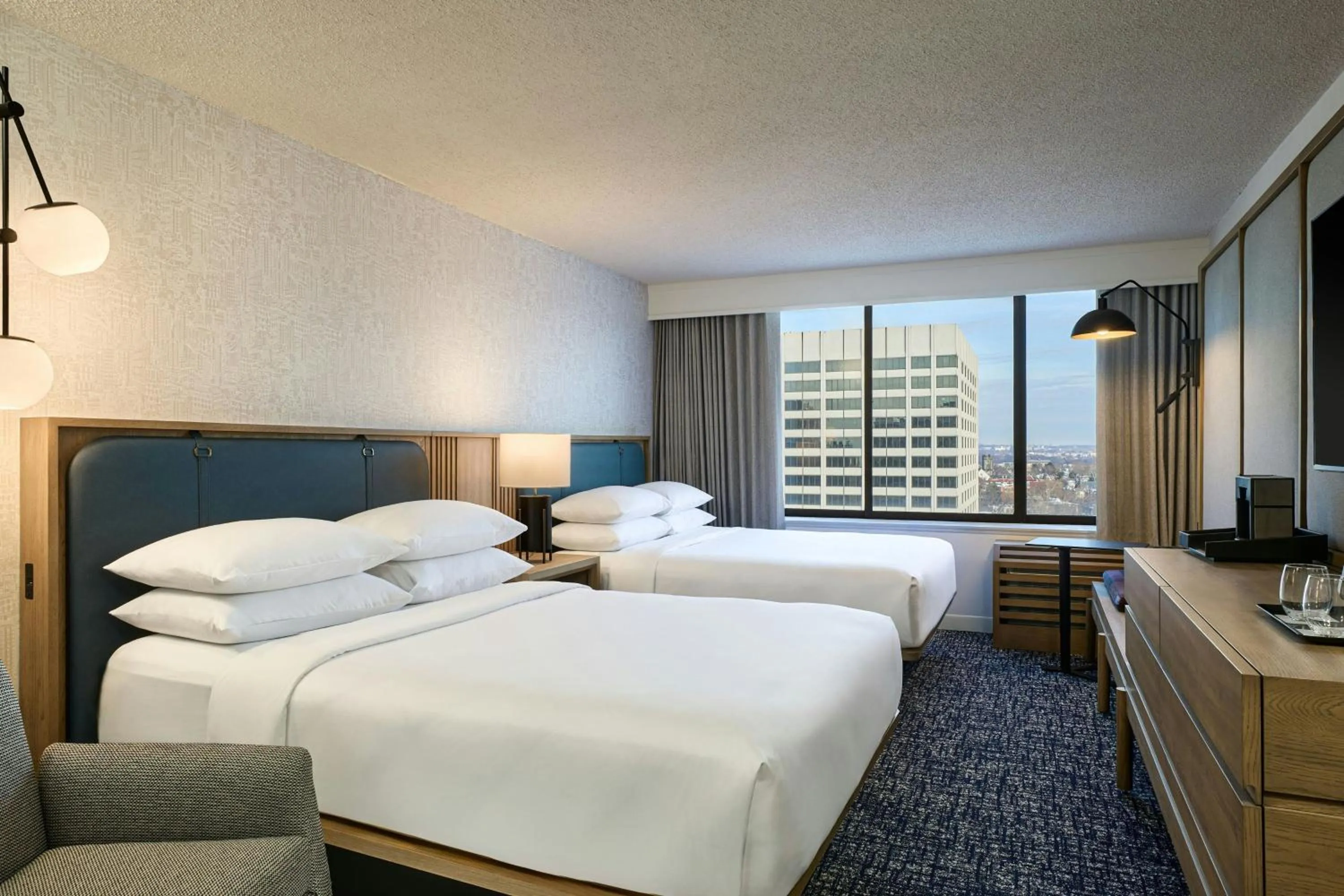 Photo of the whole room, Bed in Sheraton Philadelphia University City Hotel