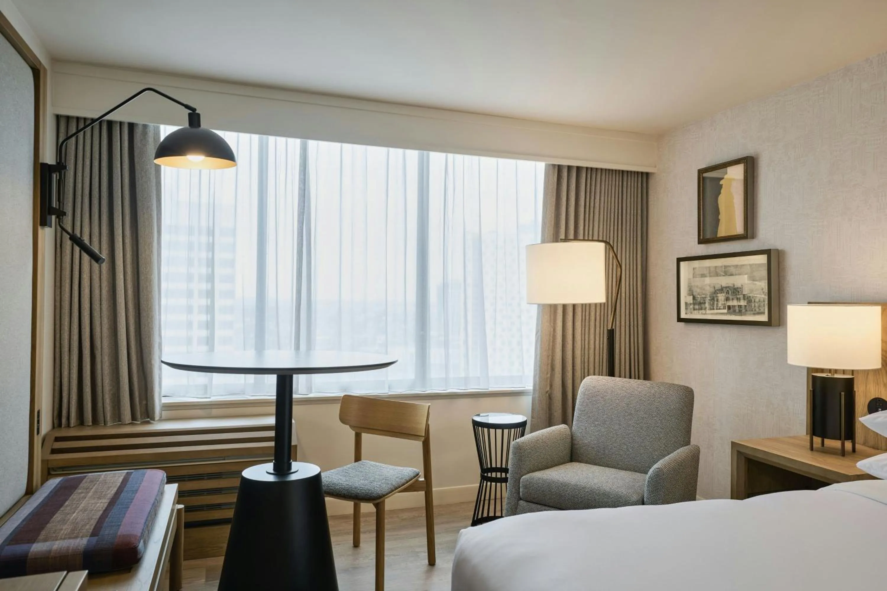 Photo of the whole room, Bed in Sheraton Philadelphia University City Hotel