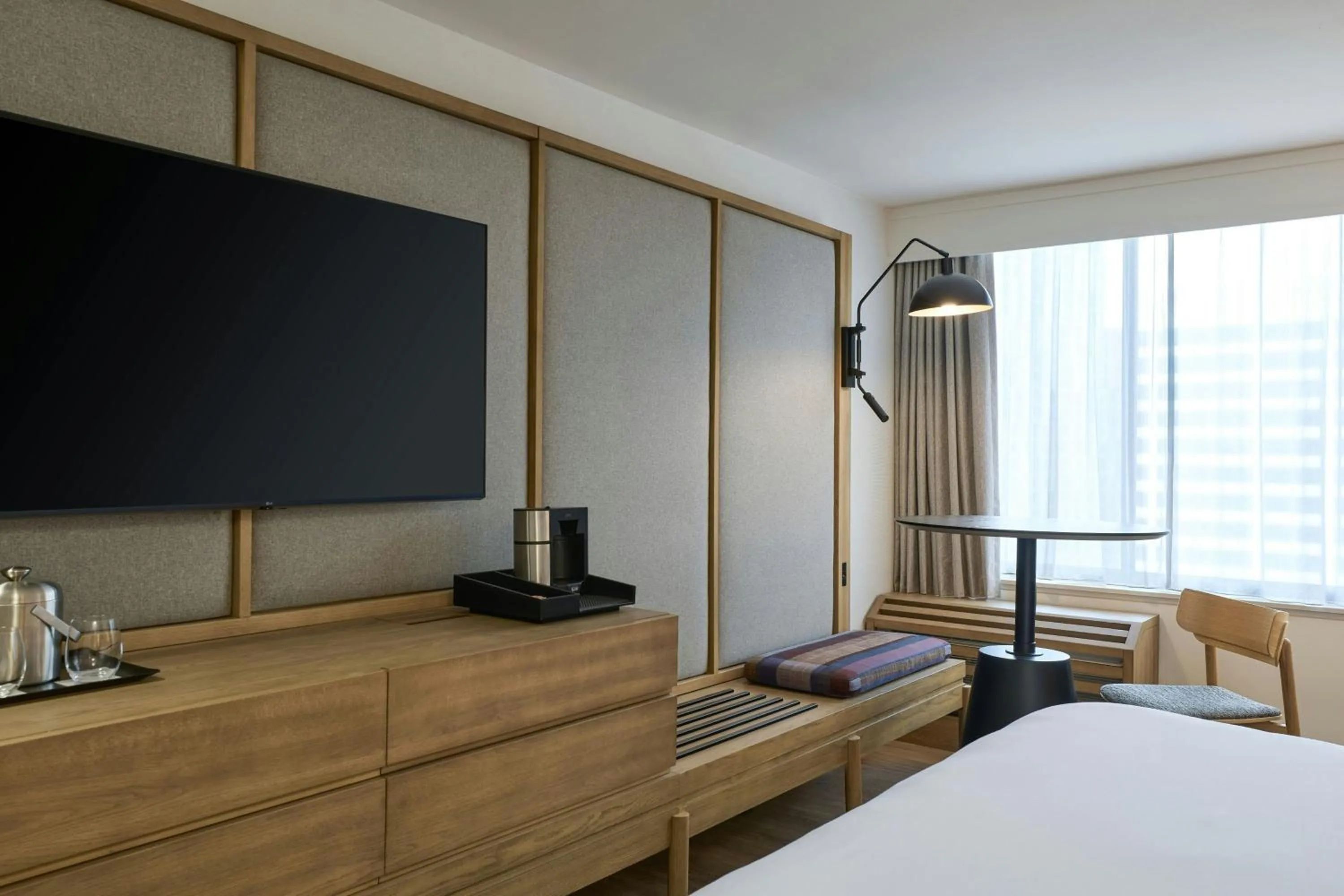 Photo of the whole room, Bed in Sheraton Philadelphia University City Hotel