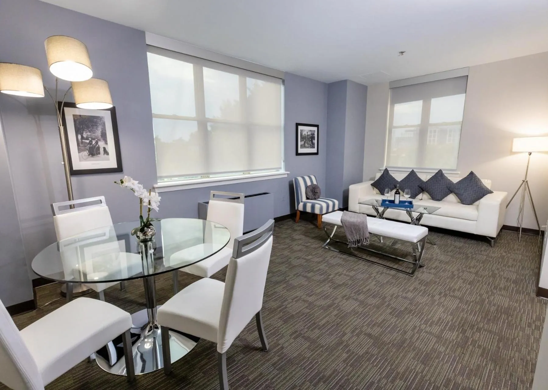 Living room in Kellogg Conference Hotel Capitol Hill at Gallaudet University