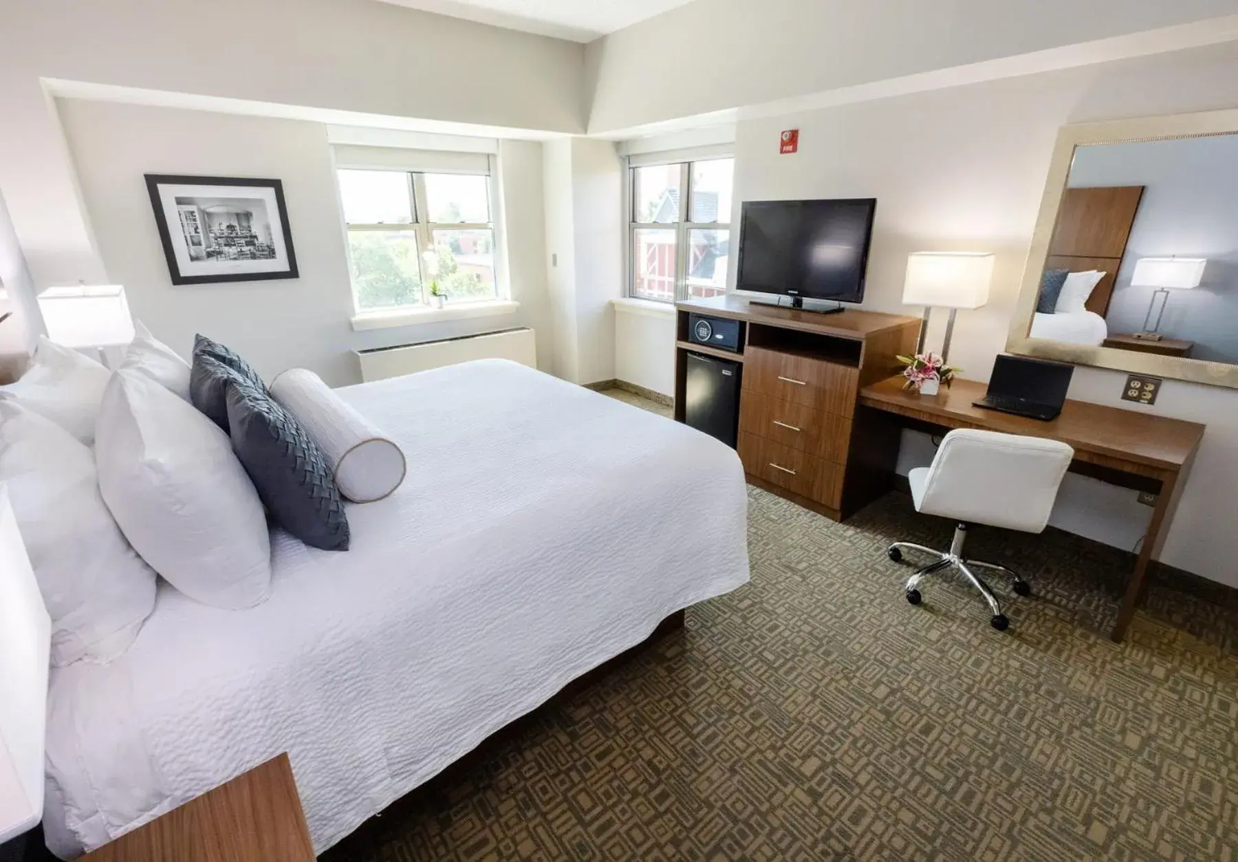 King Room in Kellogg Conference Hotel Capitol Hill at Gallaudet University King Room in Kellogg Conference Hotel Capitol Hill at Gallaudet University