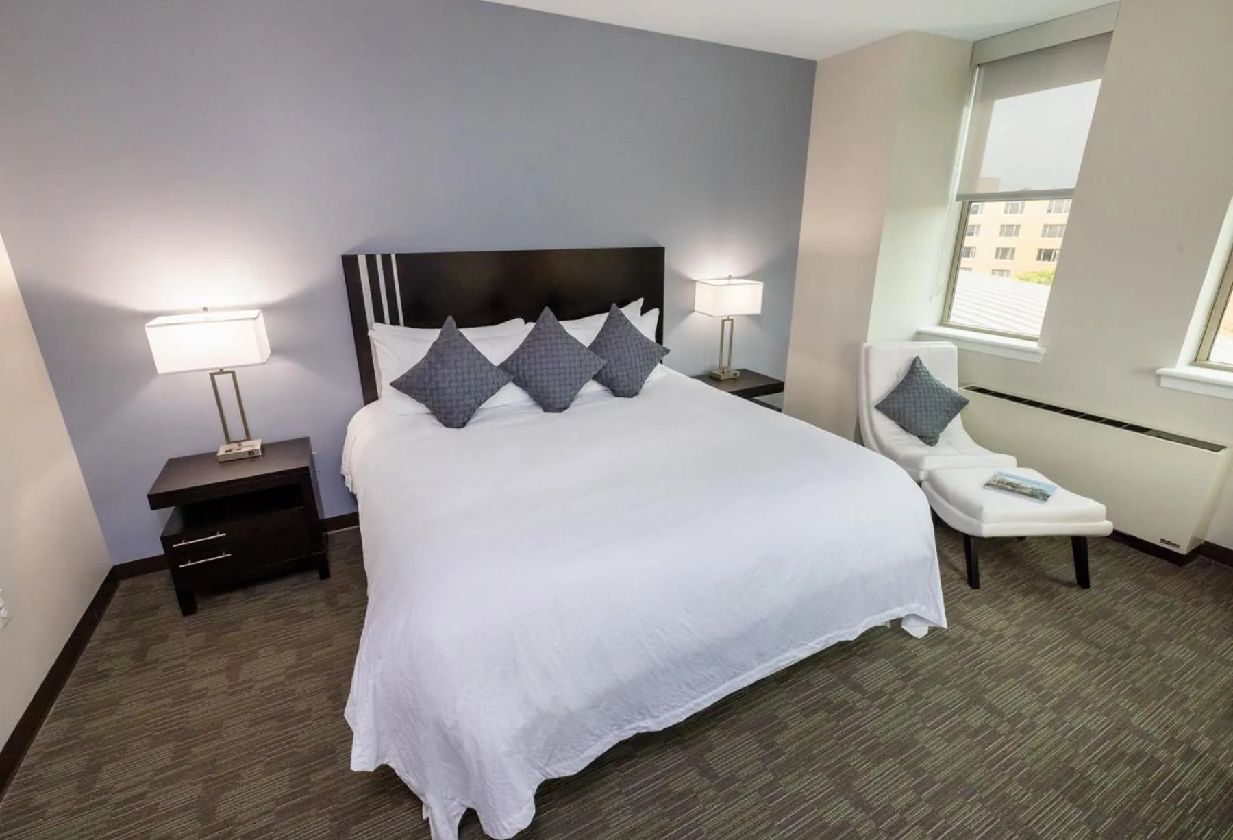 Bed in Kellogg Conference Hotel Capitol Hill at Gallaudet University