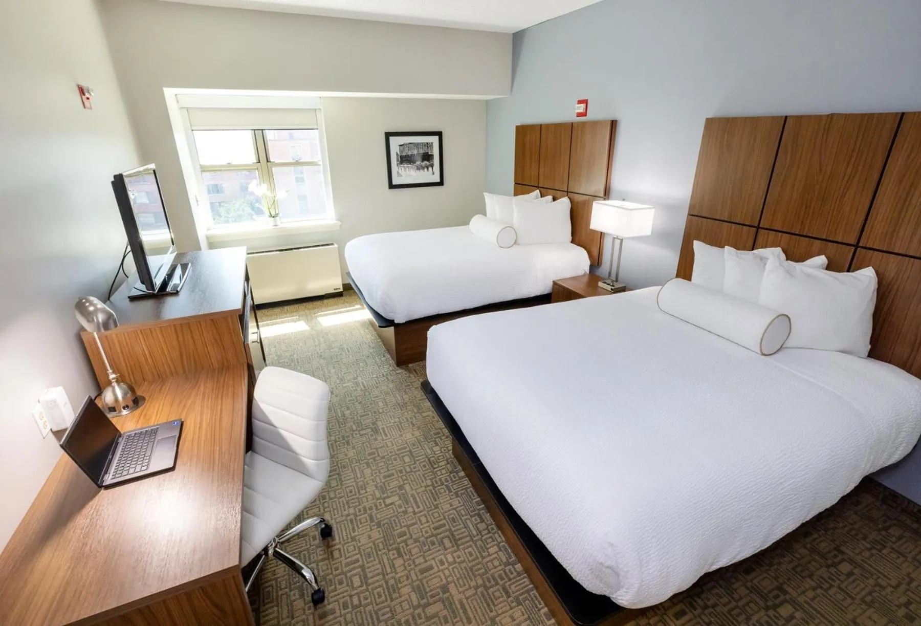 Bed in Kellogg Conference Hotel Capitol Hill at Gallaudet University