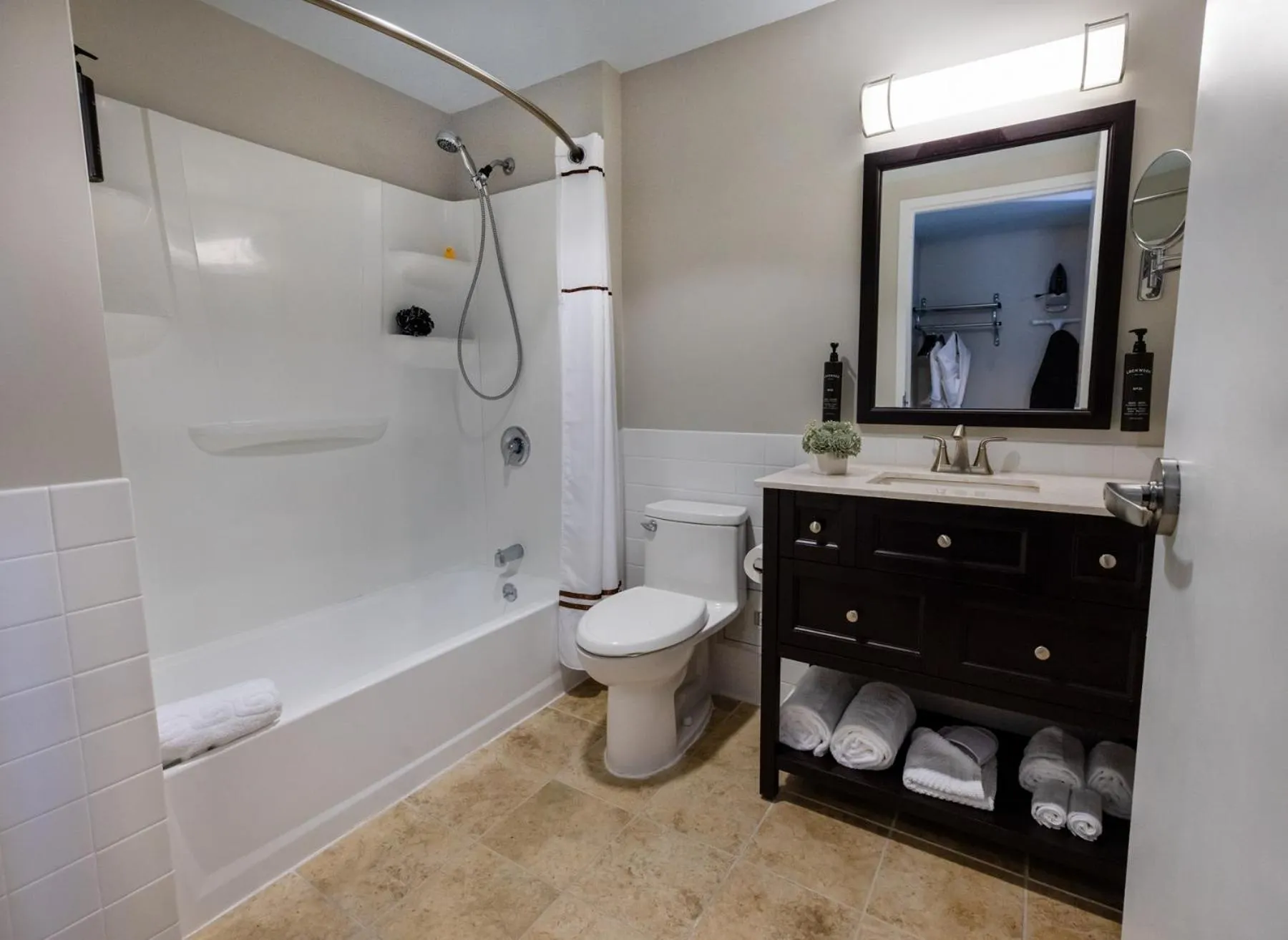 Toilet in Kellogg Conference Hotel Capitol Hill at Gallaudet University