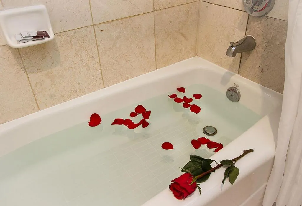 Bathroom in Granada Inn