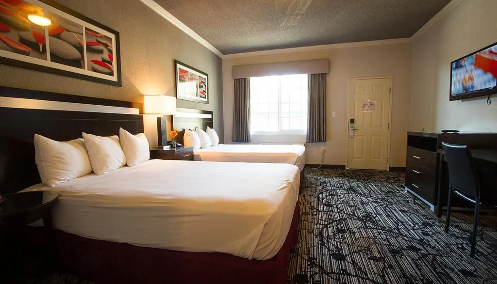 Photo of the whole room, Bed in Granada Inn