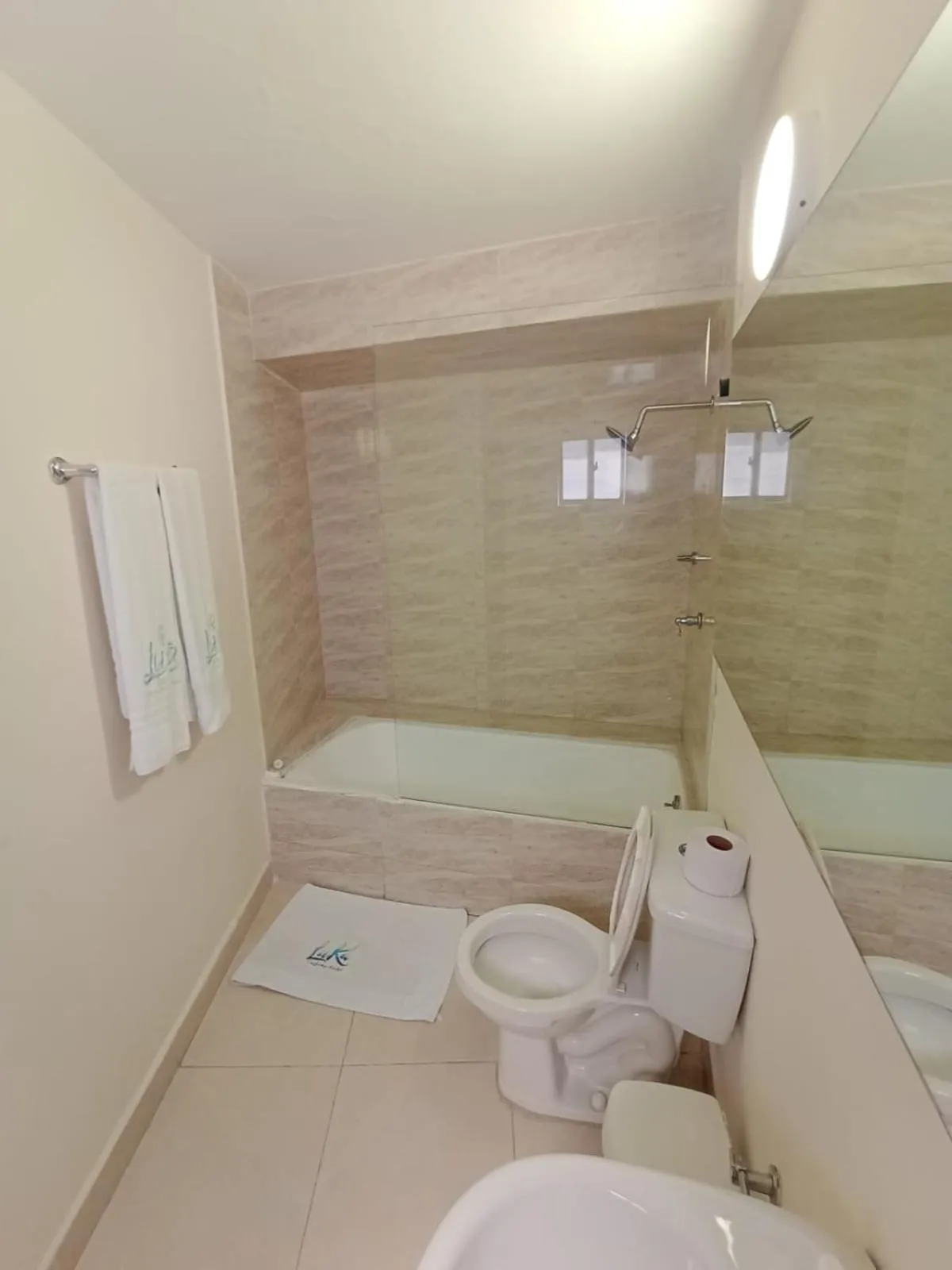 Shower in Luka Cartagena Hotel