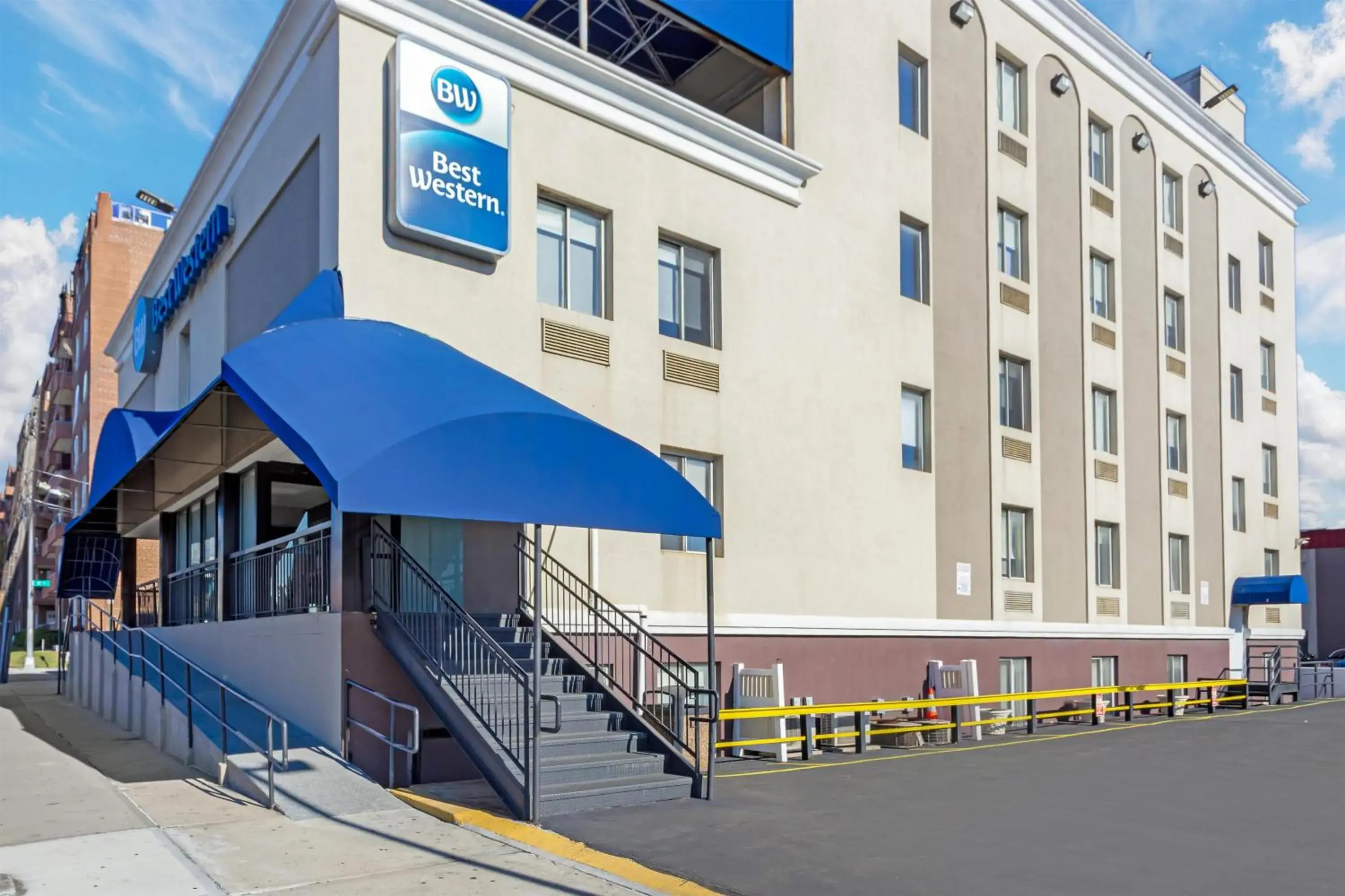 Property building in Best Western Jamaica Inn Property building in Best Western Jamaica Inn