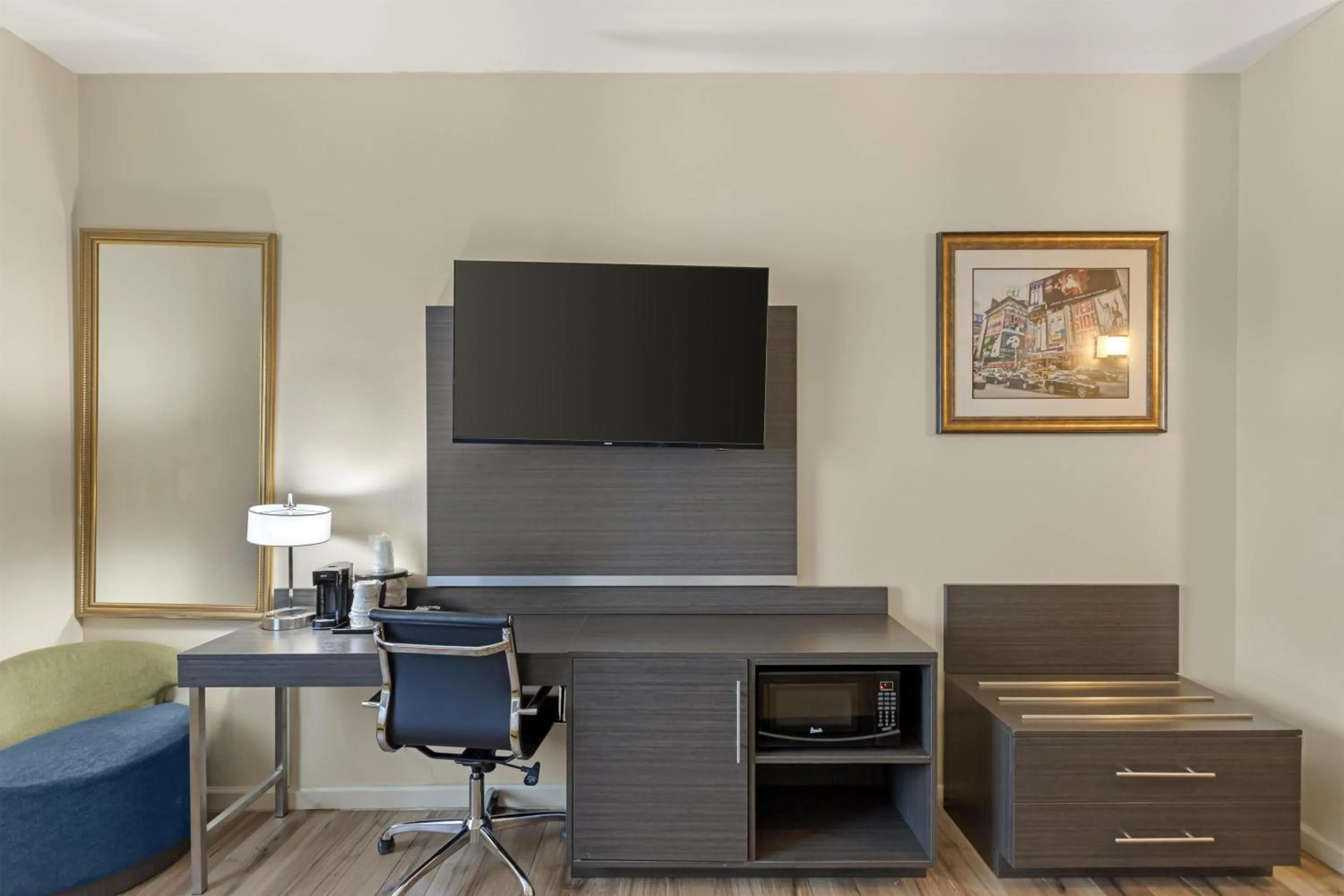 Bedroom in Best Western Jamaica Inn