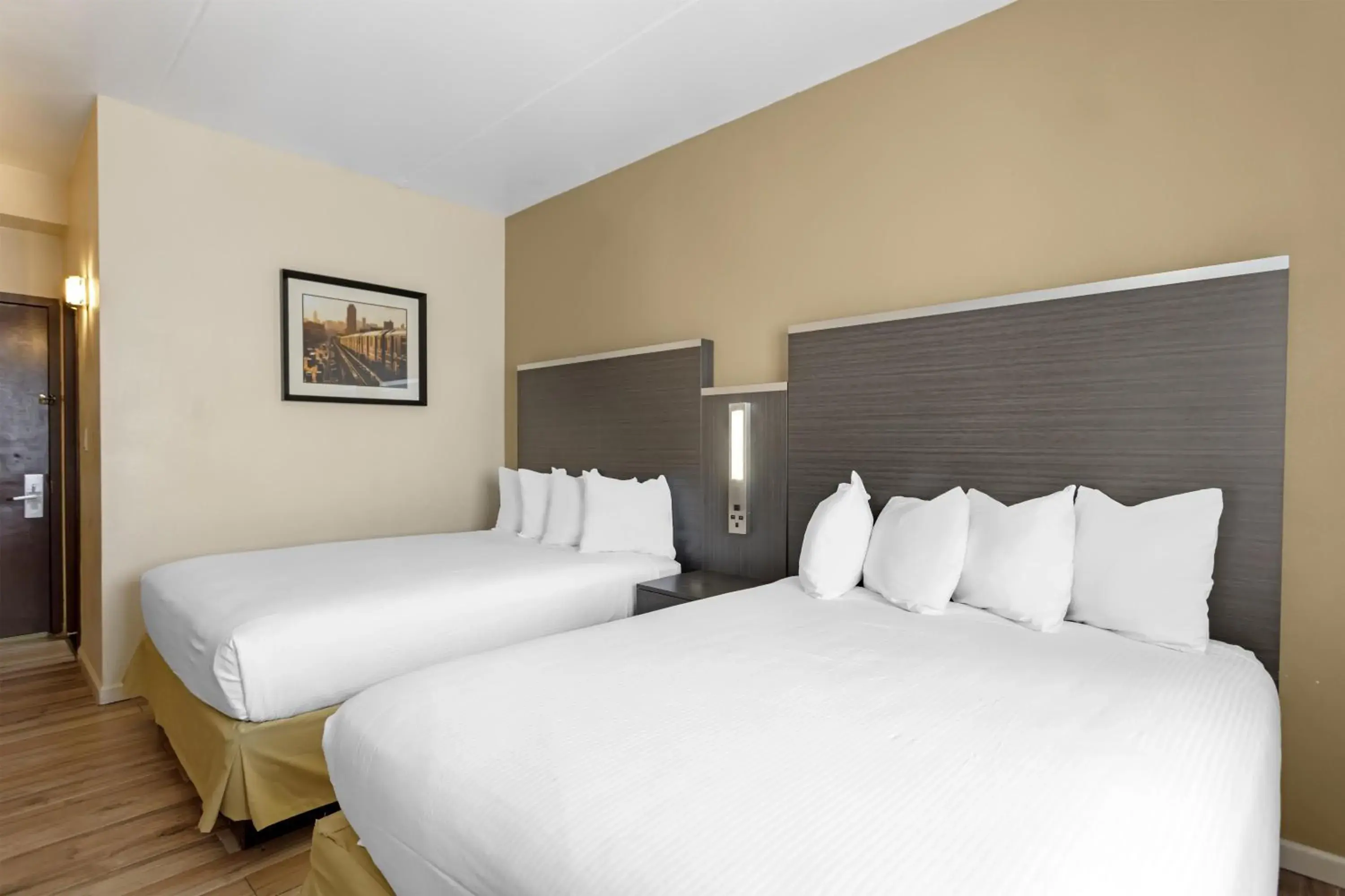 Bedroom, Bed in Best Western Jamaica Inn Bedroom, Bed in Best Western Jamaica Inn